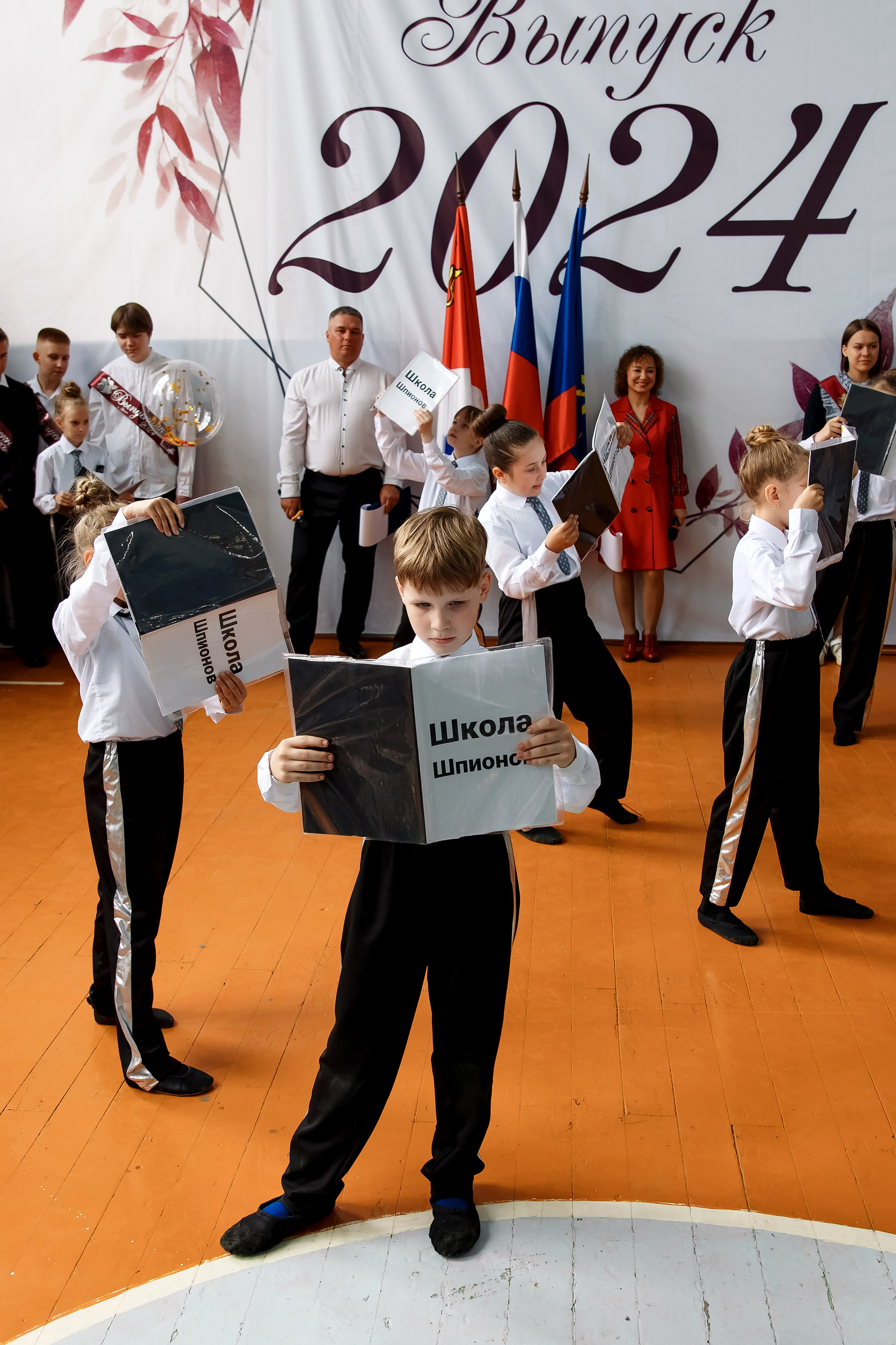 11 класс Последний звонок. Фотограф Любовь Корниенко, Примоский край