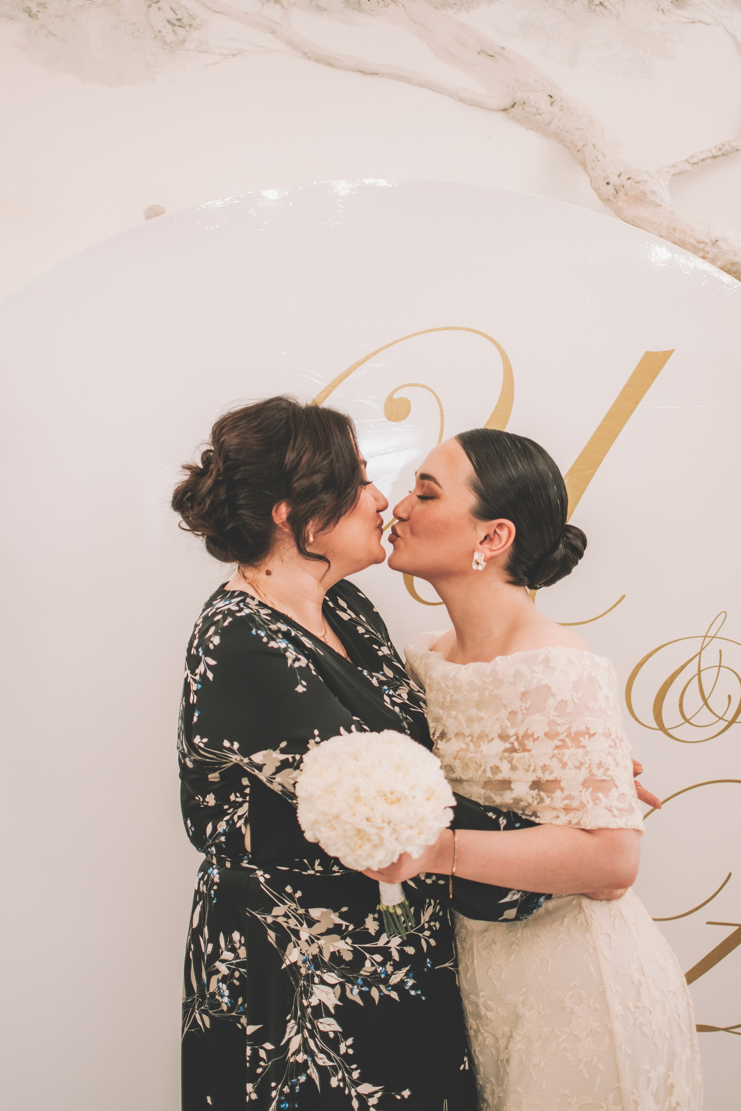 26.04.2025 (Фотосессия, роспись в Онии + фото с банкета). Семейный и свадебный фотограф Губкинский и Ставрополь