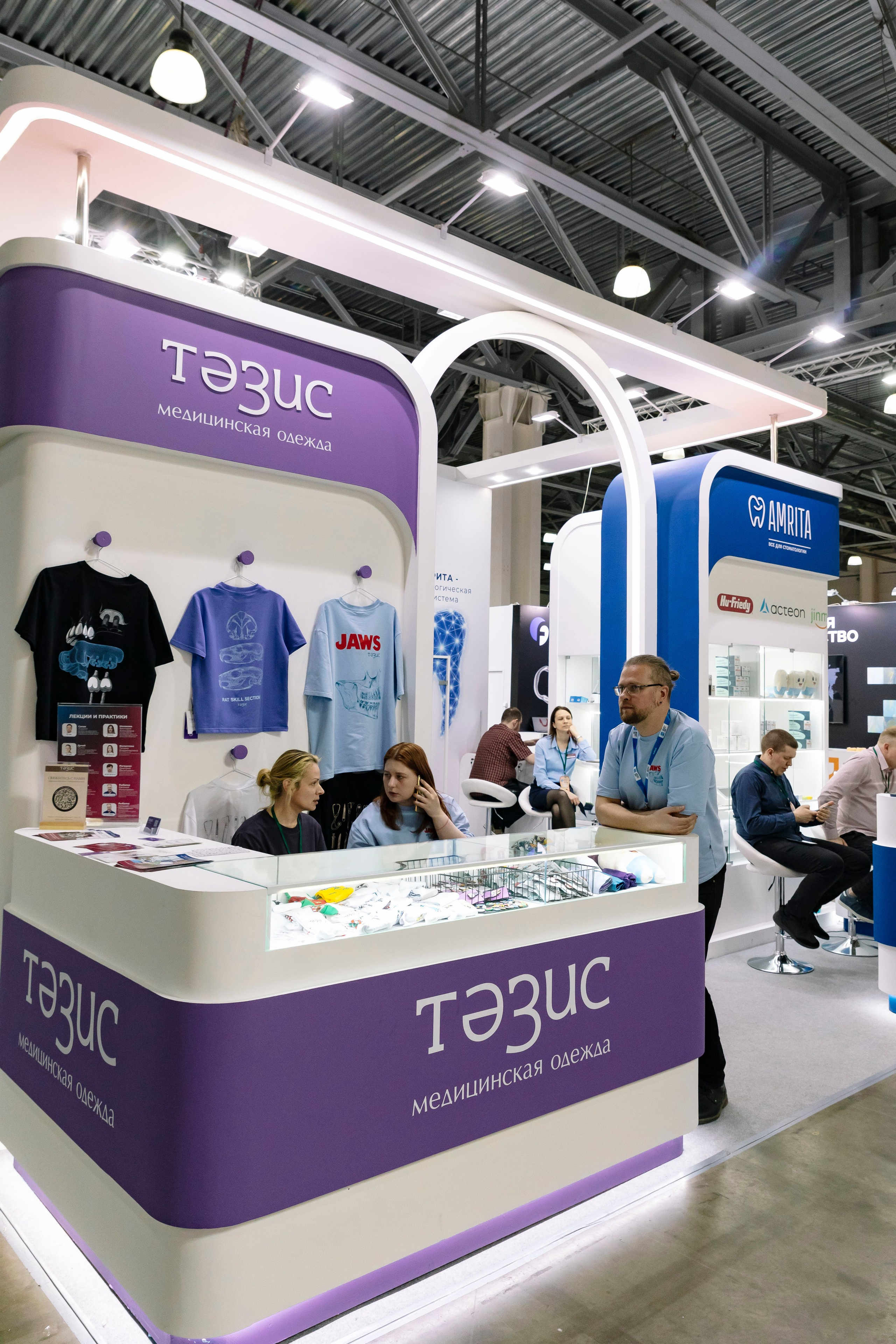 Стоматологическая выставка Dental Salon 2026. Профессиональный фотограф в Москве | Заказать фотосессию и съемку