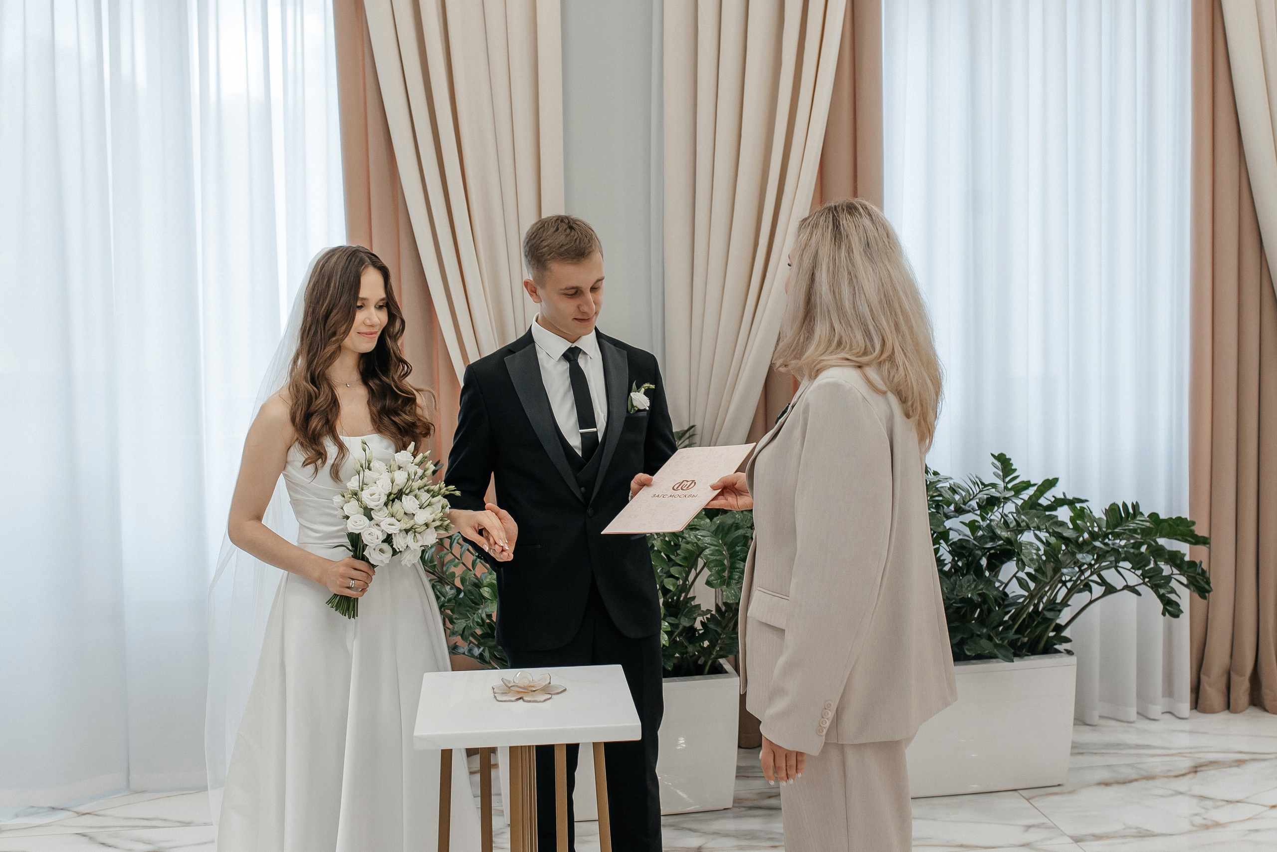 Регистрация брака в Шипиловском дворце бракосочетания. Свадебный фотограф в Москве Дарья Олендарёва