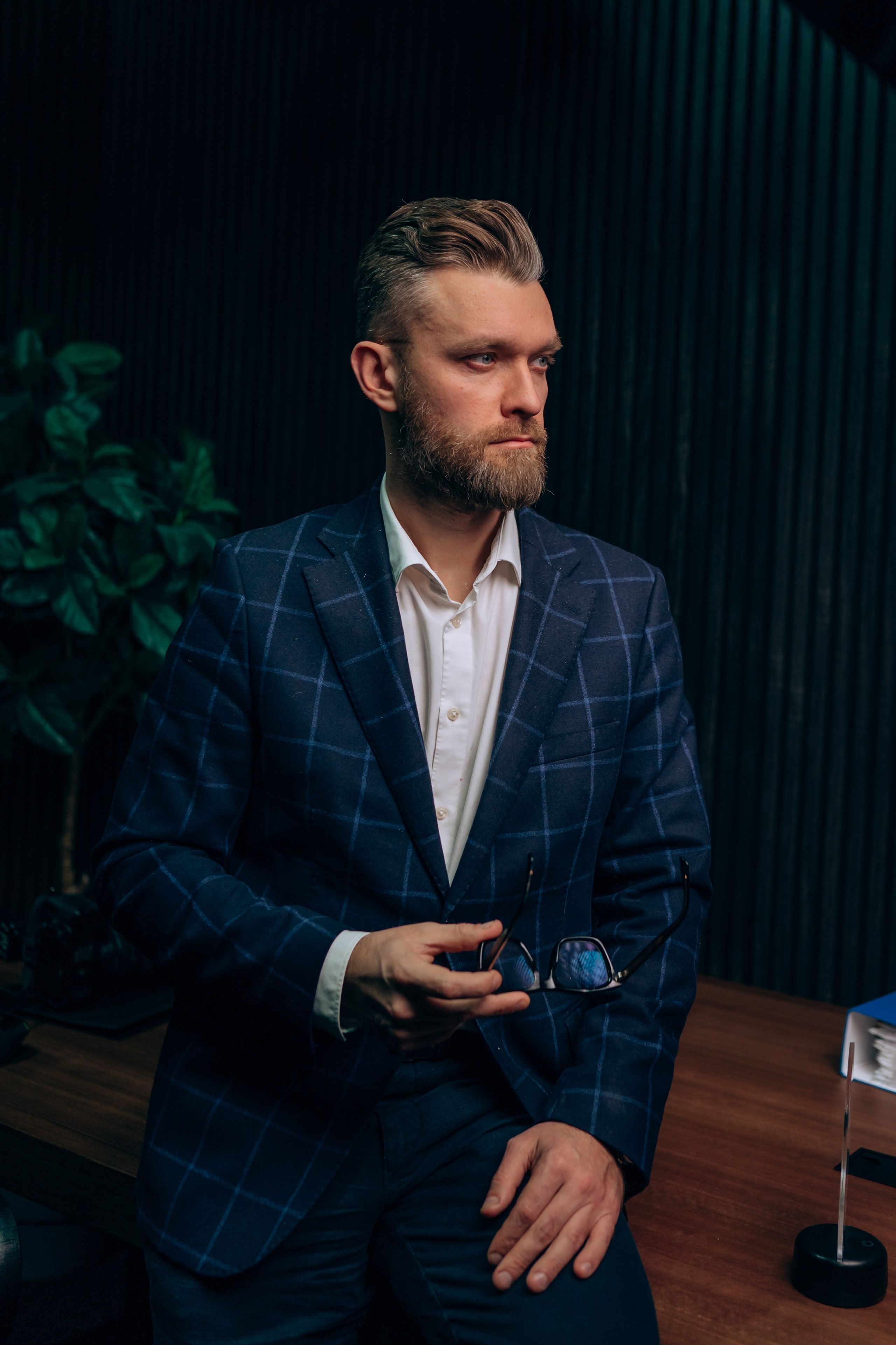 #деловойпортрет #бизнеспортрет #мужскойпортрет #профессиональныйпортрет #портретнаделовую #headshots #businessheadshot #corporateheadshot #геройнафото #студийнаяфотосессия #портретдлярезюме #портретдляLinkedIn #партнерскиепартнёры #мужскойстиль #деловойобраз