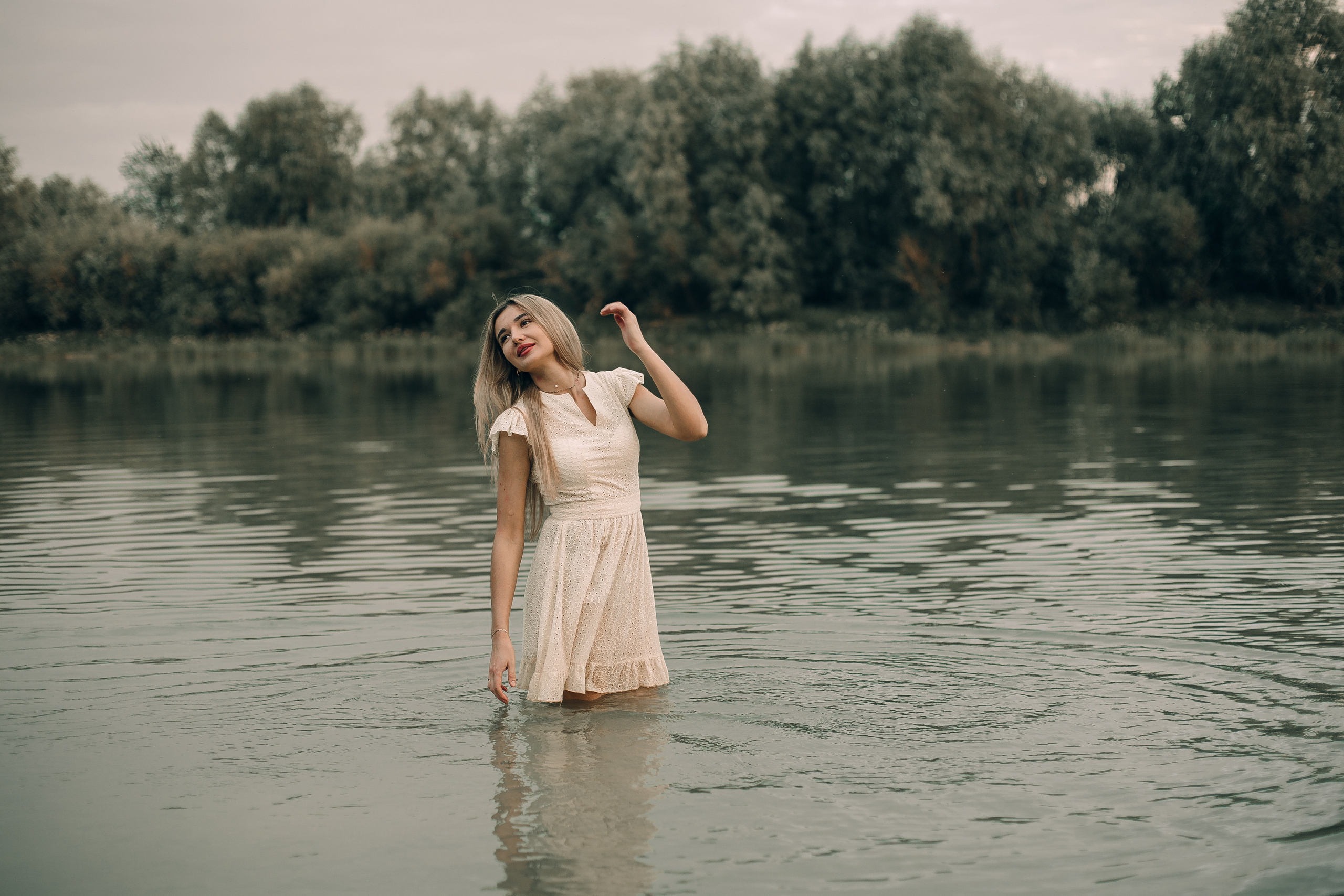 У реки. Дмитрий Белим — Семейный фотограф в Омске | Фотосессии для беременных и малышей