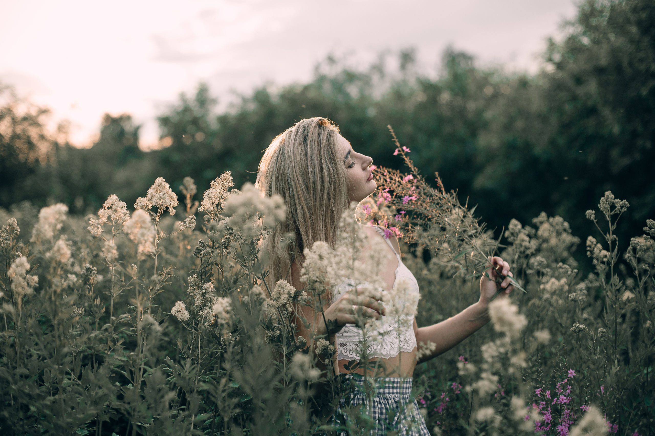 У реки. Дмитрий Белим — Семейный фотограф в Омске | Фотосессии для беременных и малышей