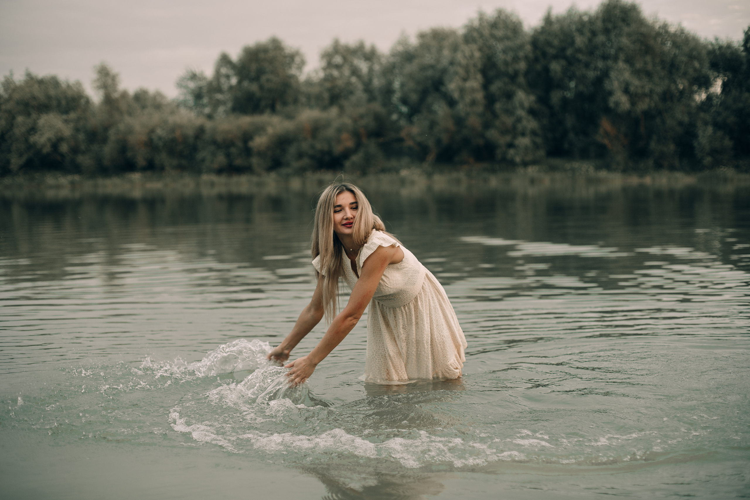 У реки. Дмитрий Белим — Семейный фотограф в Омске | Фотосессии для беременных и малышей