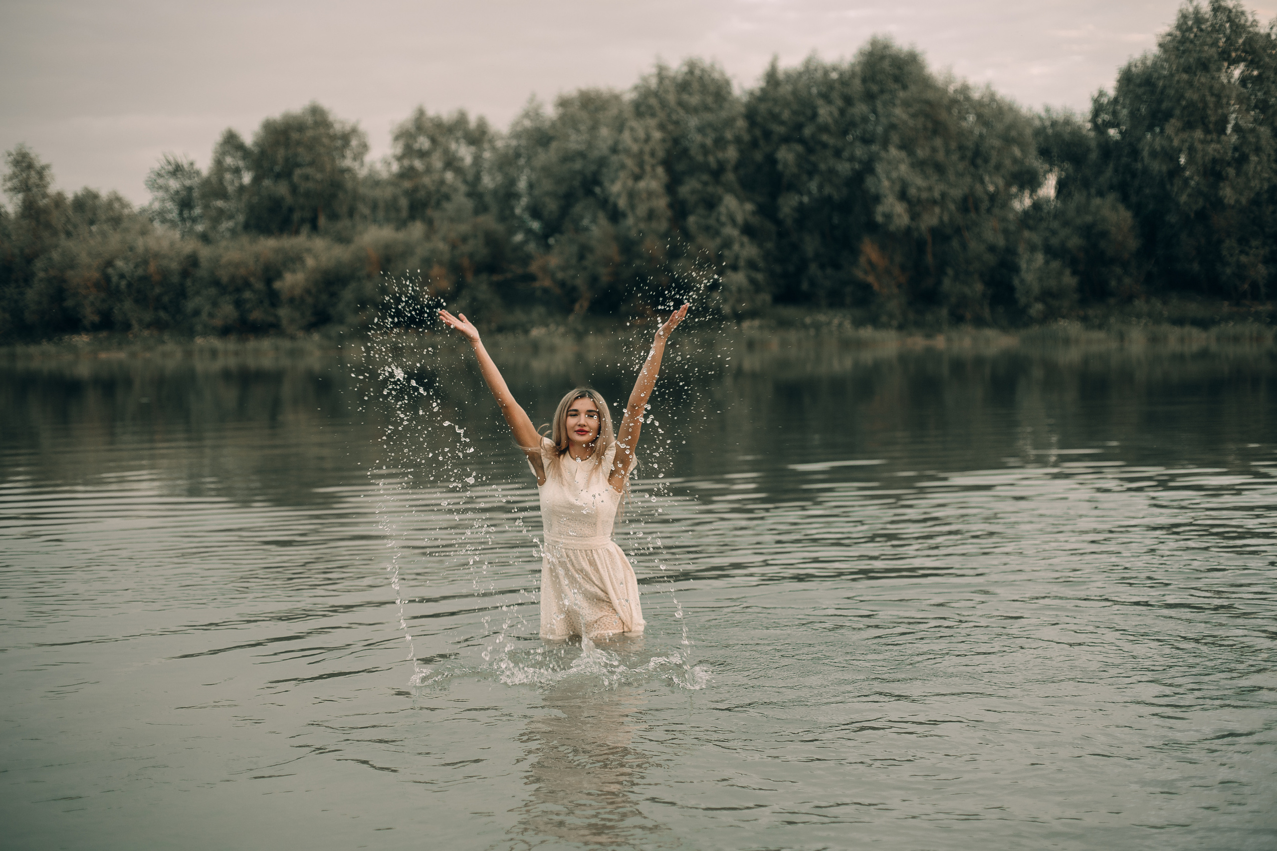 У реки. Дмитрий Белим — Семейный фотограф в Омске | Фотосессии для беременных и малышей