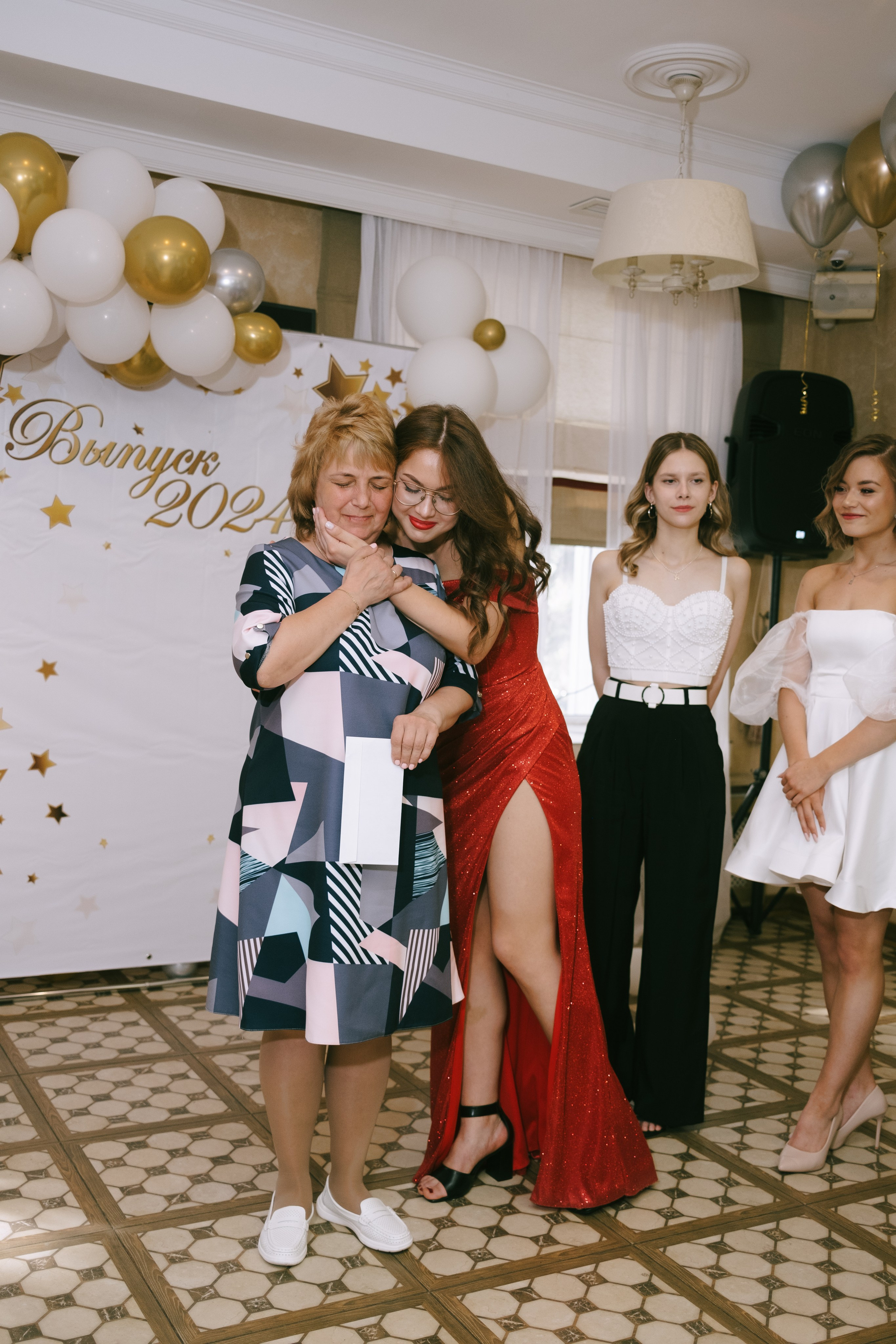 Выпускной школа 33. Свадебный и репортажной фотограф Денис Ожигин в Краснодаре и Краснодарском крае