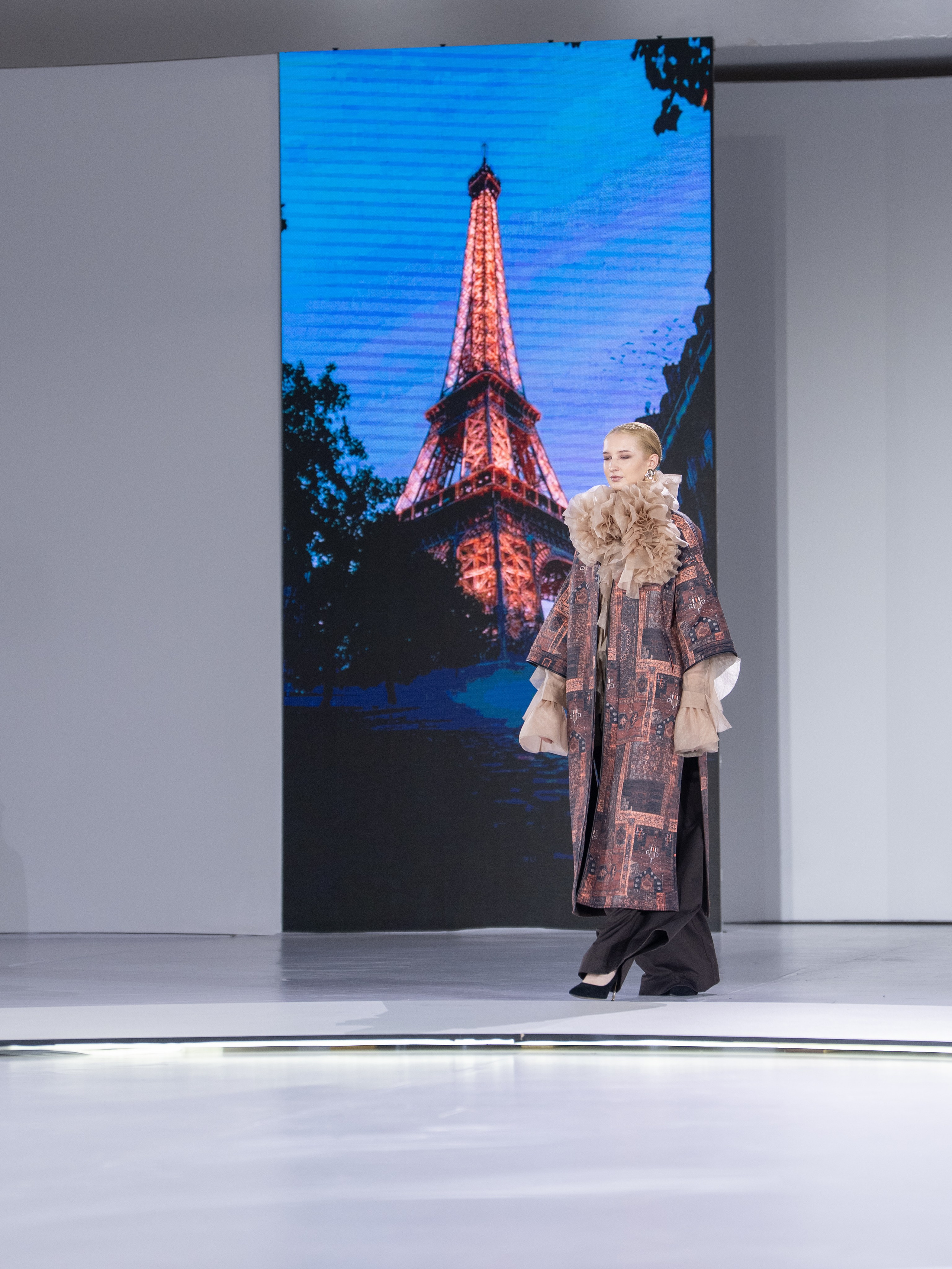 Дизайнер Aida Kaumenova. Сайт Алматинского НЮ АРТ, будуар и фэшн фотографа Дениса Карпенко