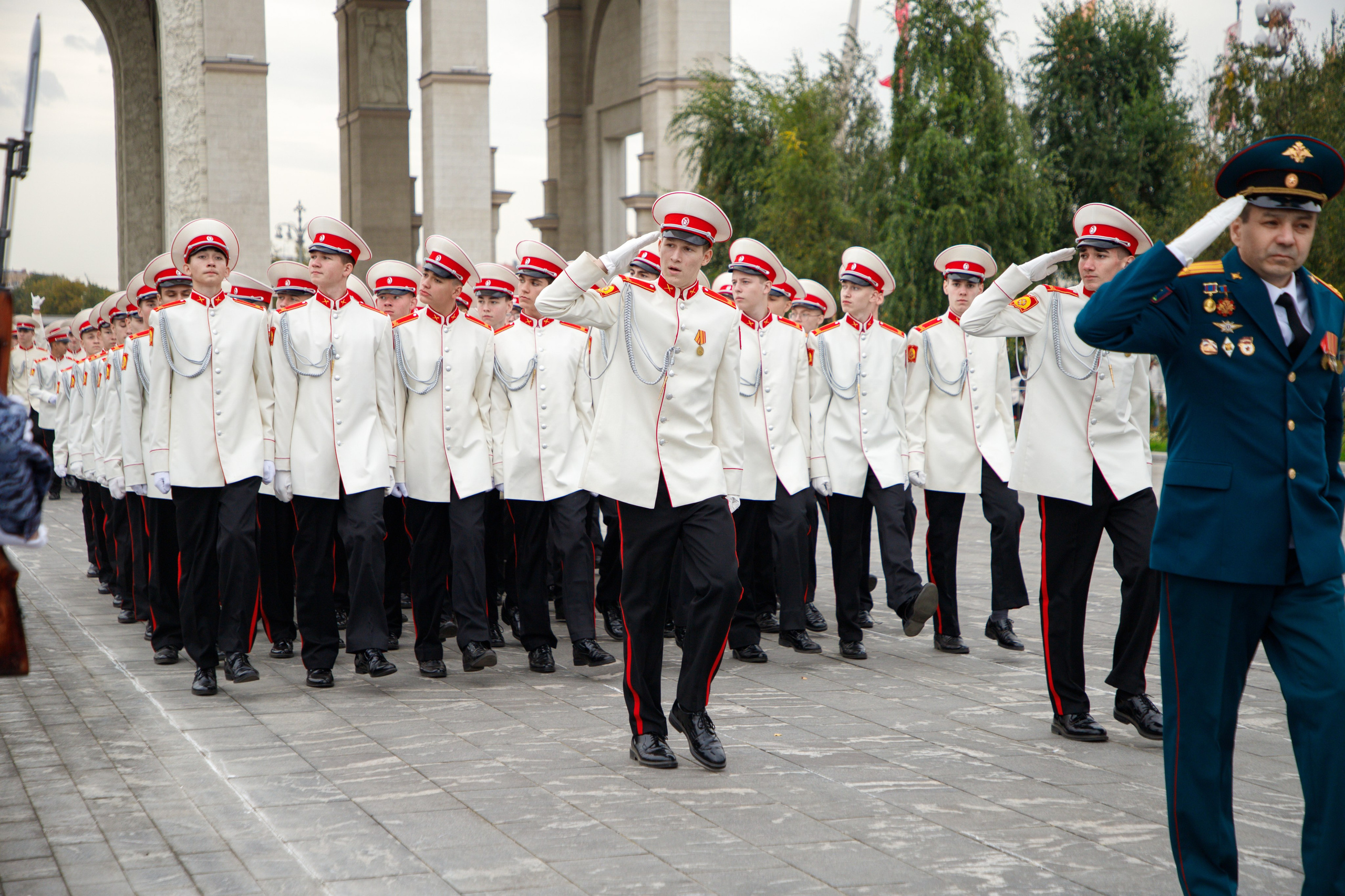 Репортаж посвящения в кадеты в Москве на ВДНХ в сентябре 2024 года. Семейный и школьный фотограф в Москве Анна Ткач
