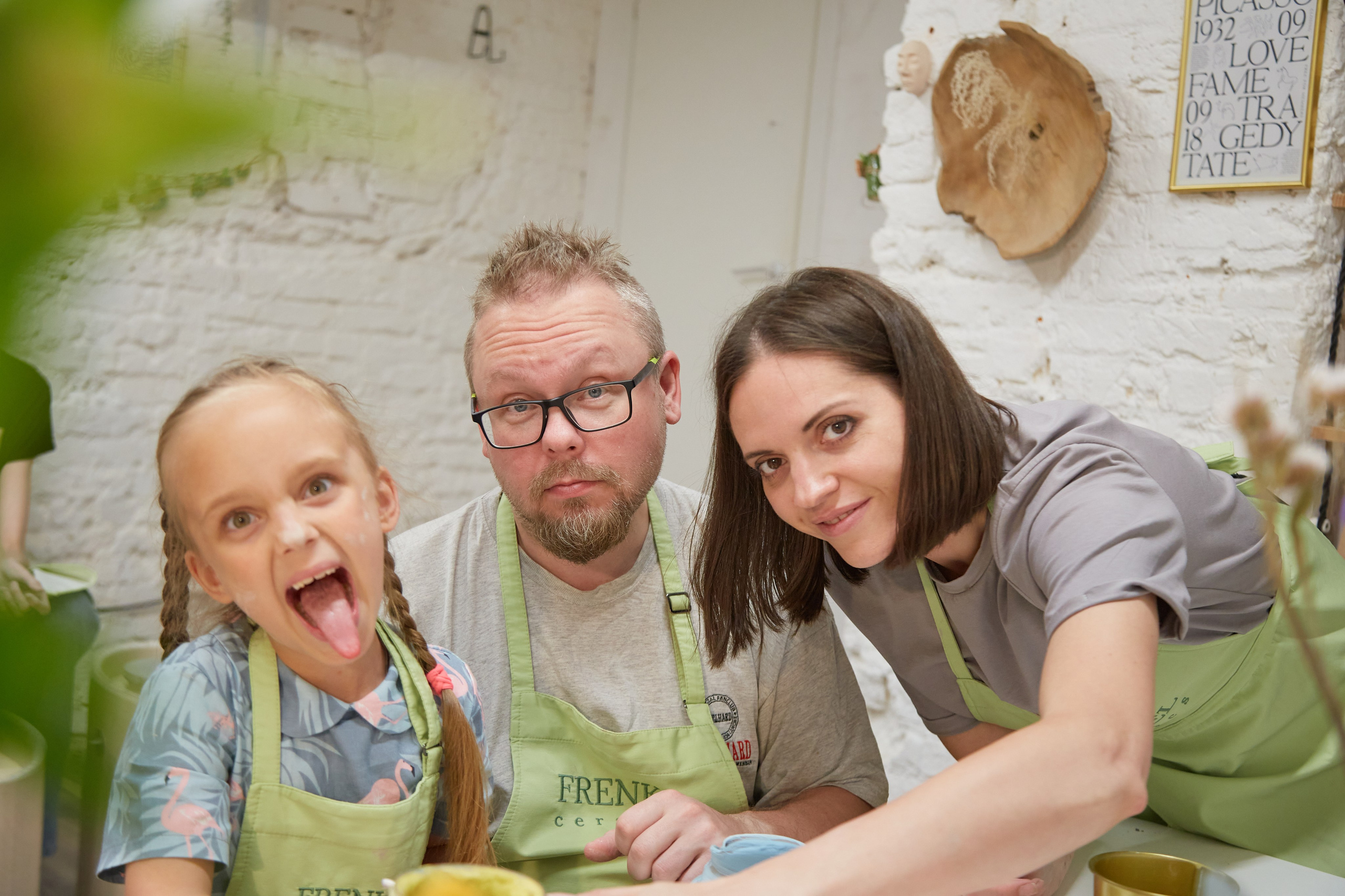 Семья в гончарной мастерской. Budanovaphoto.ru