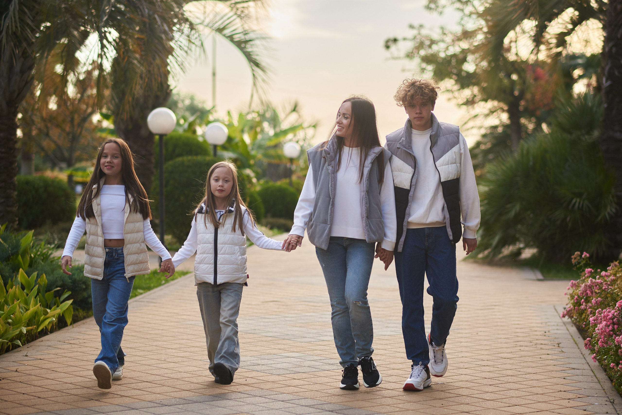 Семейные фотосессии в Сочи, Адлере, Сириусе, Красной поляне от профессионального фотографа. Фотограф для женщин и мужчин, контента для бизнеса в Сочи, Адлере, Красной поляне, Розе Хутор