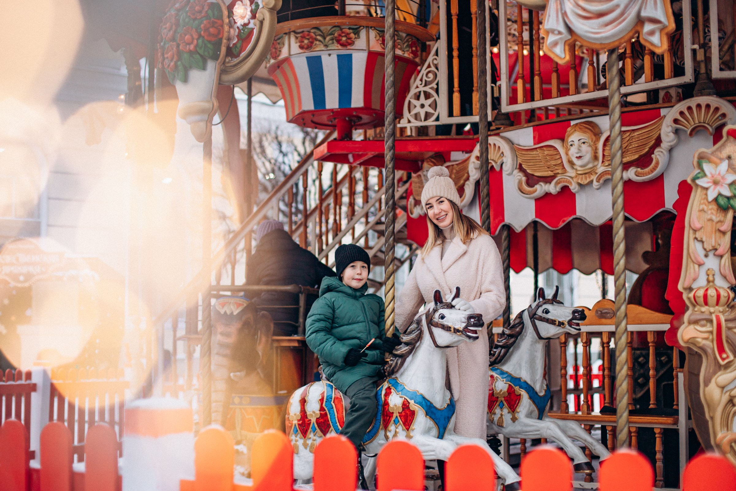 Оксана с сыном в декабре. Фотопрогулка в Петербурге. Индивидуальный и семейный фотограф в Санкт-Петербурге