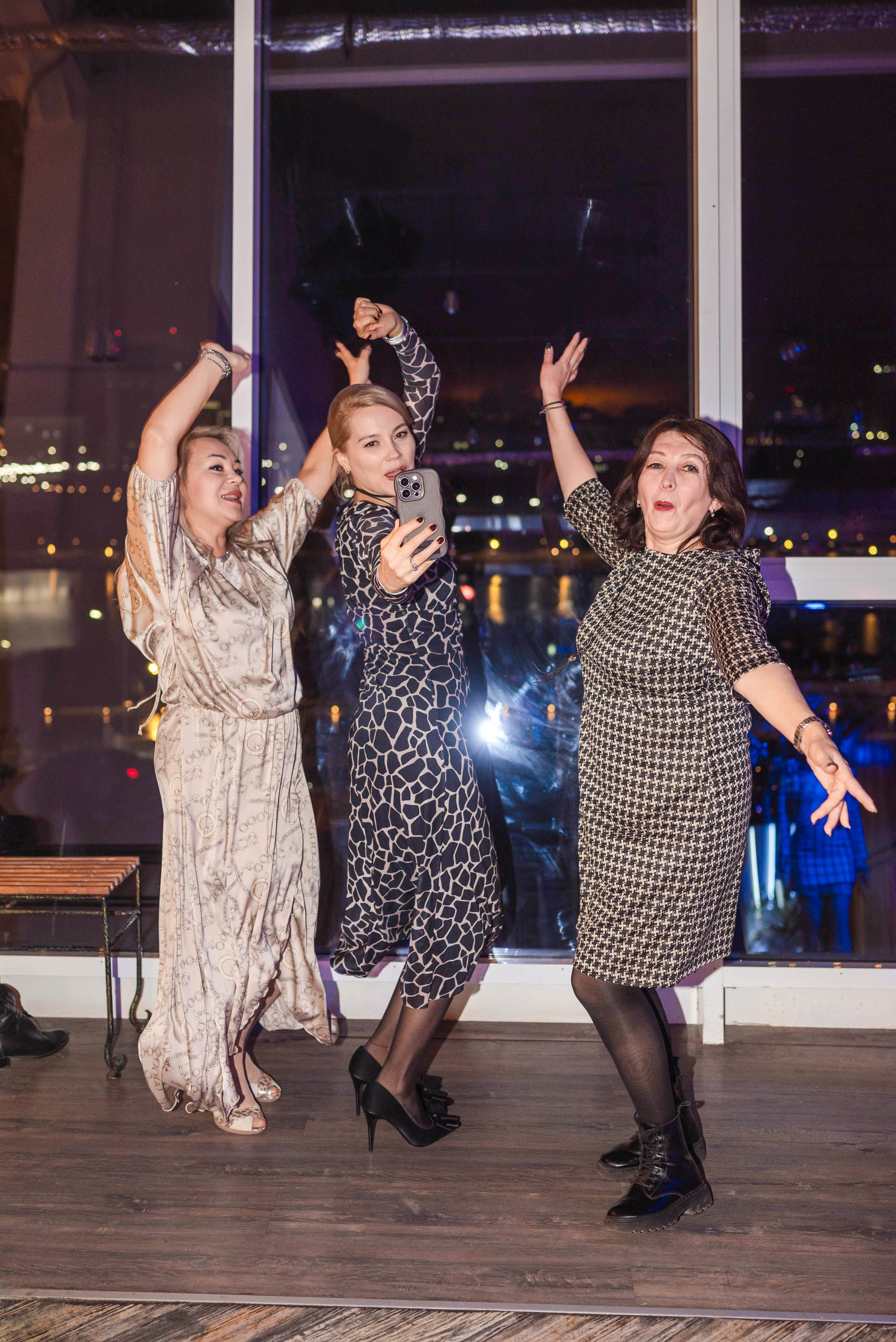 11.11.2024 Елена. Меня зовут Михайлов Сергей, занимаюсь фото и видео г. Чебоксарах