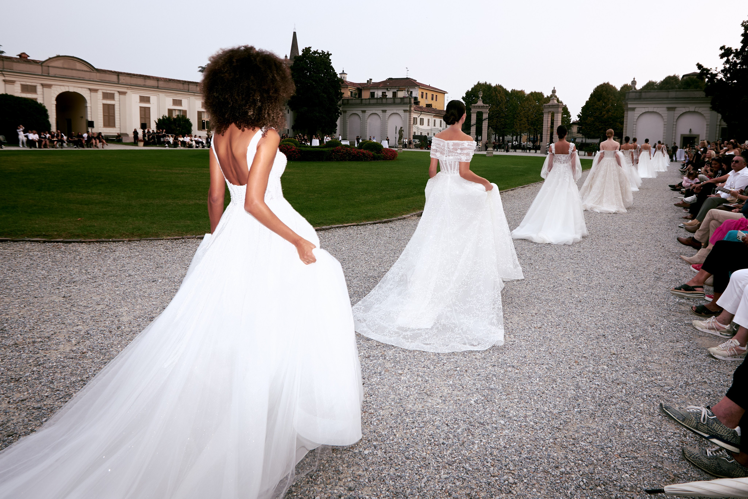 White Wedding Platform Runaway 2023 Milano. Photographer & Videographer in Barcelona