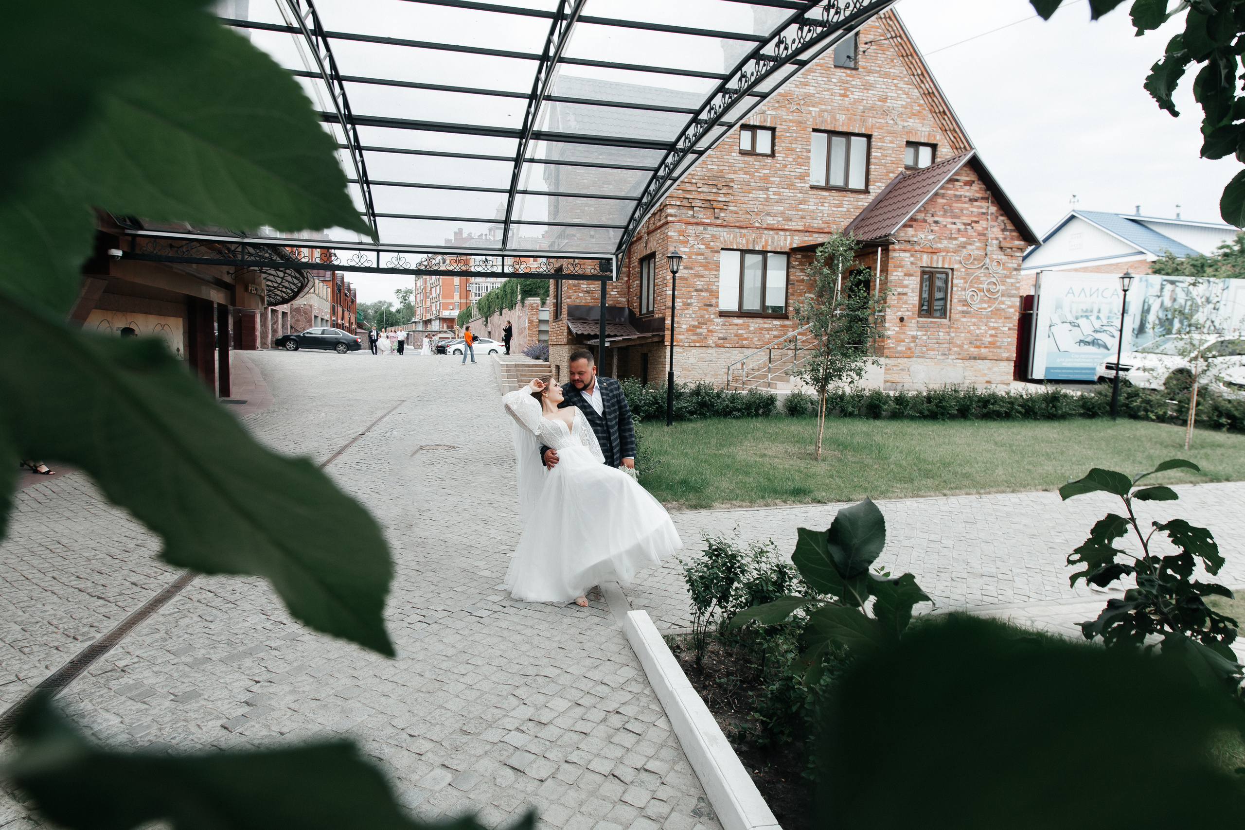 Максим и Екатерина — уютная свадьба в «Ладе». Свадебный фотограф в Оренбурге Илья Володьков