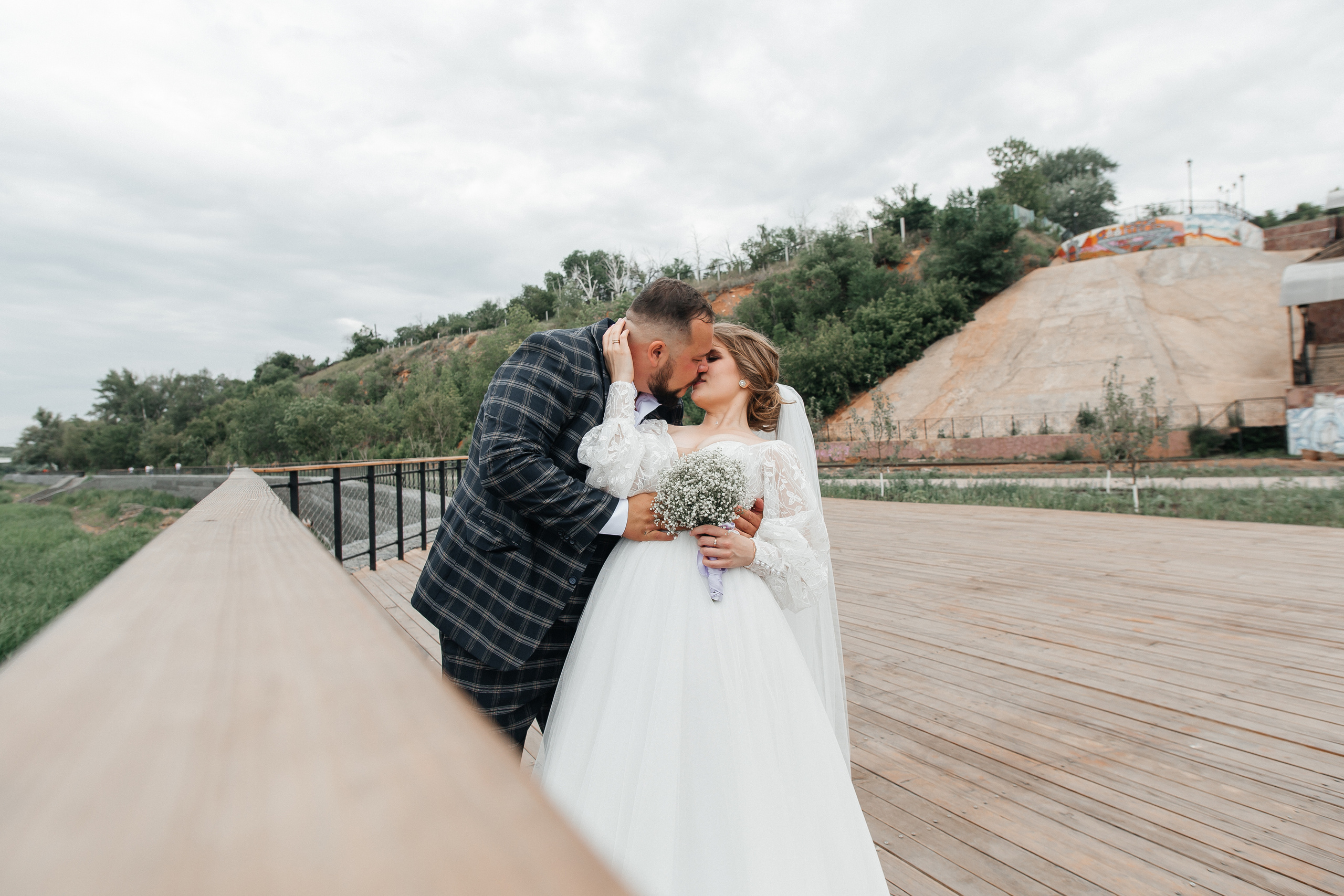 Максим и Екатерина — уютная свадьба в «Ладе». Свадебный фотограф в Оренбурге Илья Володьков