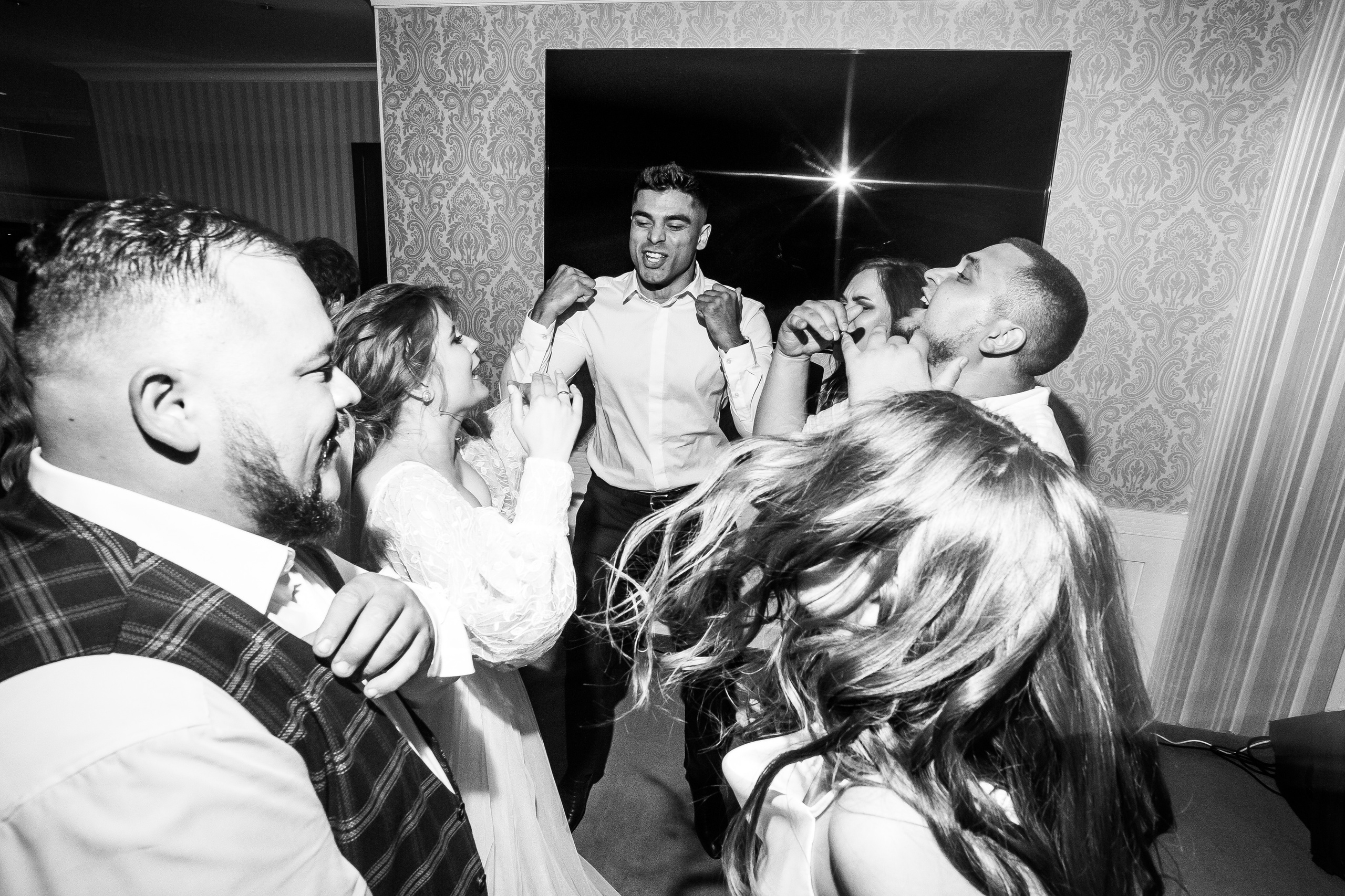 Максим и Екатерина — уютная свадьба в «Ладе». Свадебный фотограф в Оренбурге Илья Володьков