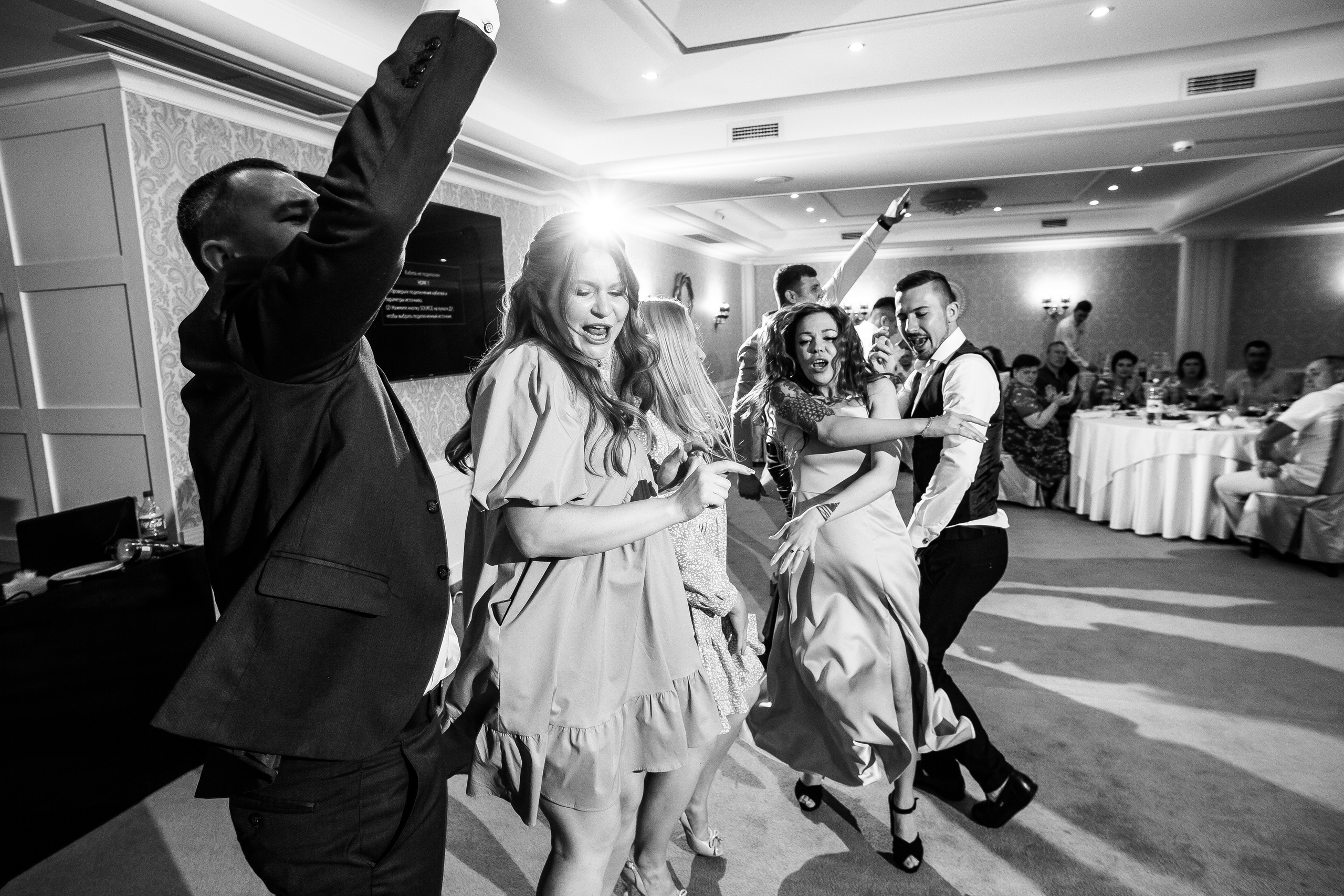 Максим и Екатерина — уютная свадьба в «Ладе». Свадебный фотограф в Оренбурге Илья Володьков