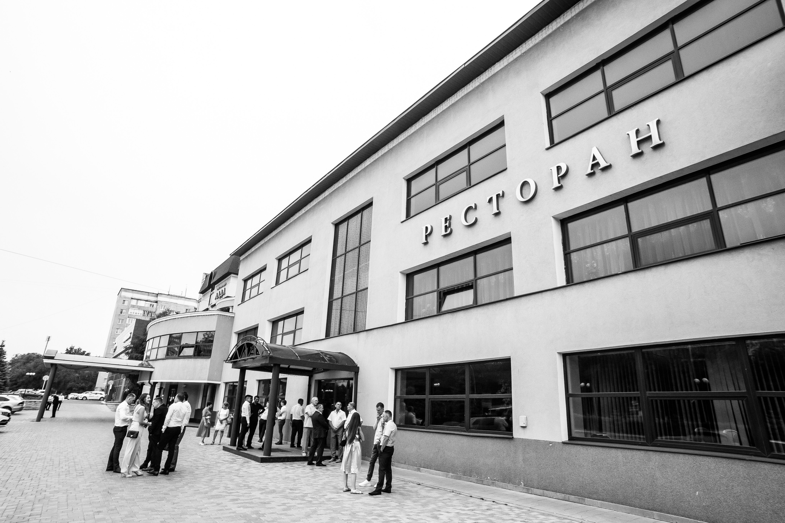 Максим и Екатерина — уютная свадьба в «Ладе». Свадебный фотограф в Оренбурге Илья Володьков