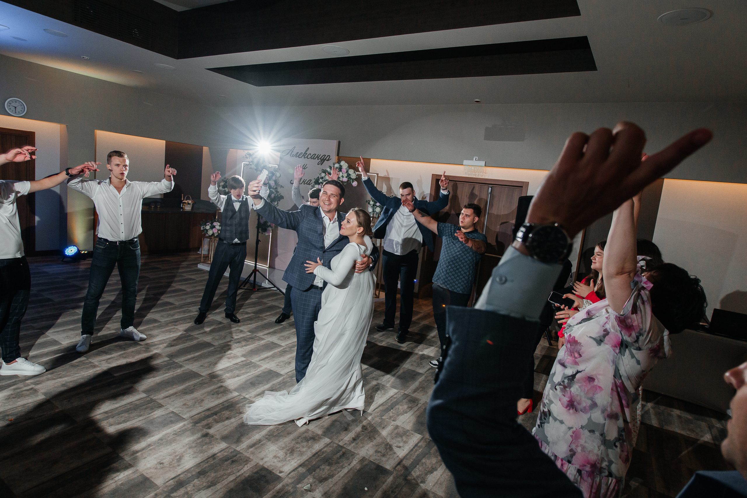 Александр и Анастасия — стильный банкет в Hilton. Свадебный фотограф в Оренбурге Илья Володьков
