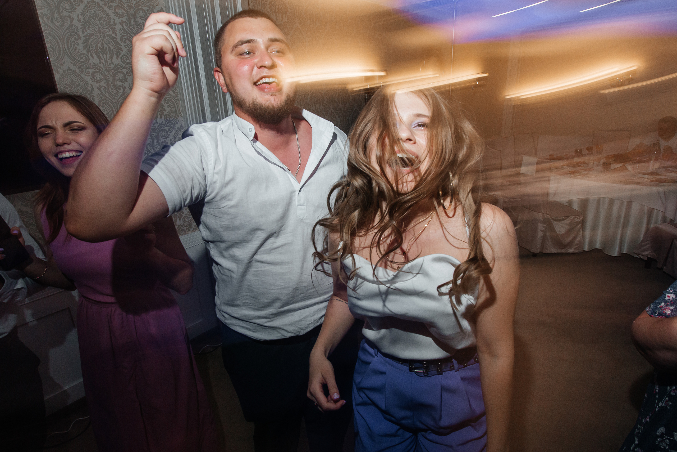 Максим и Екатерина — уютная свадьба в «Ладе». Свадебный фотограф в Оренбурге Илья Володьков