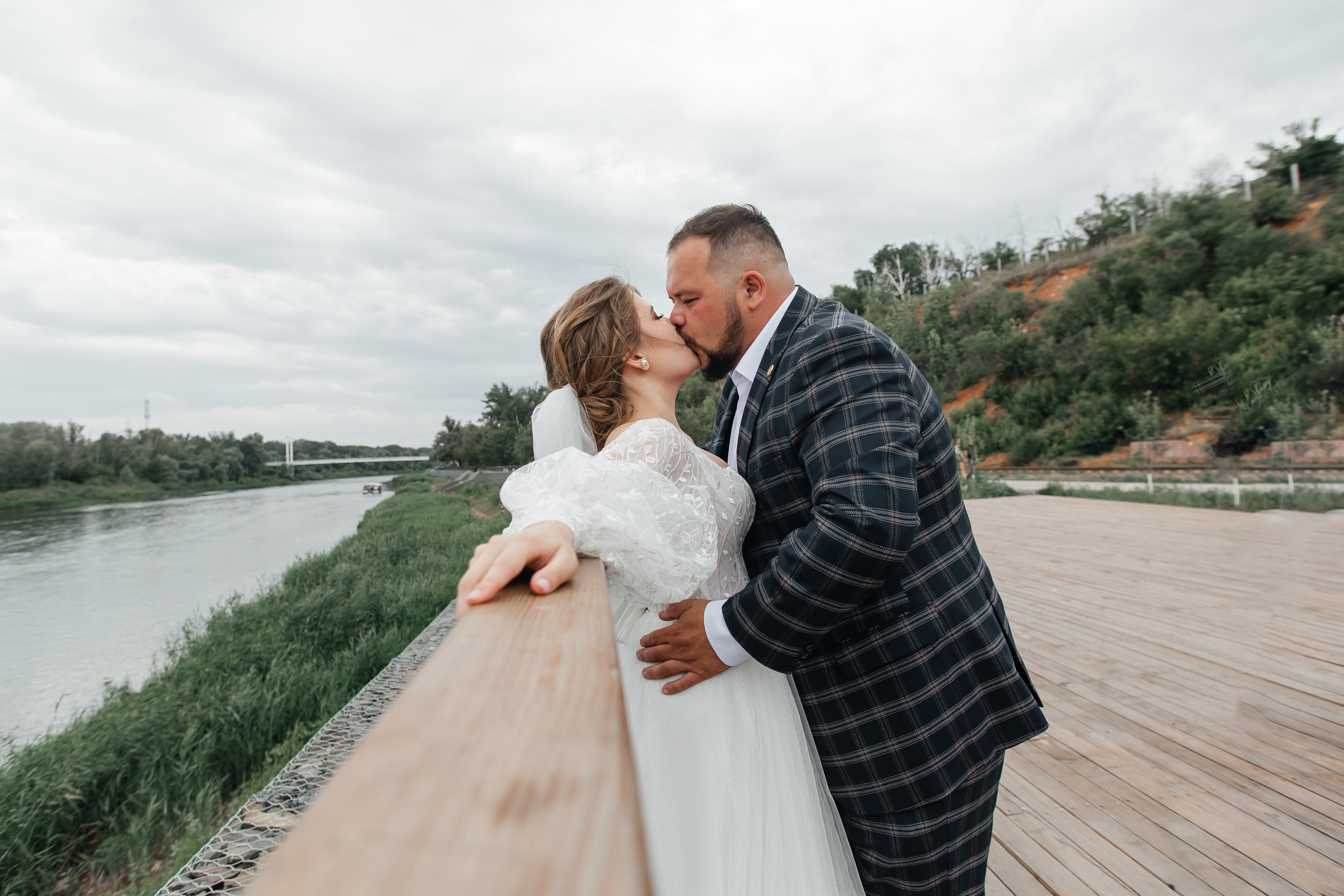 Максим и Екатерина — уютная свадьба в «Ладе». Свадебный фотограф в Оренбурге Илья Володьков