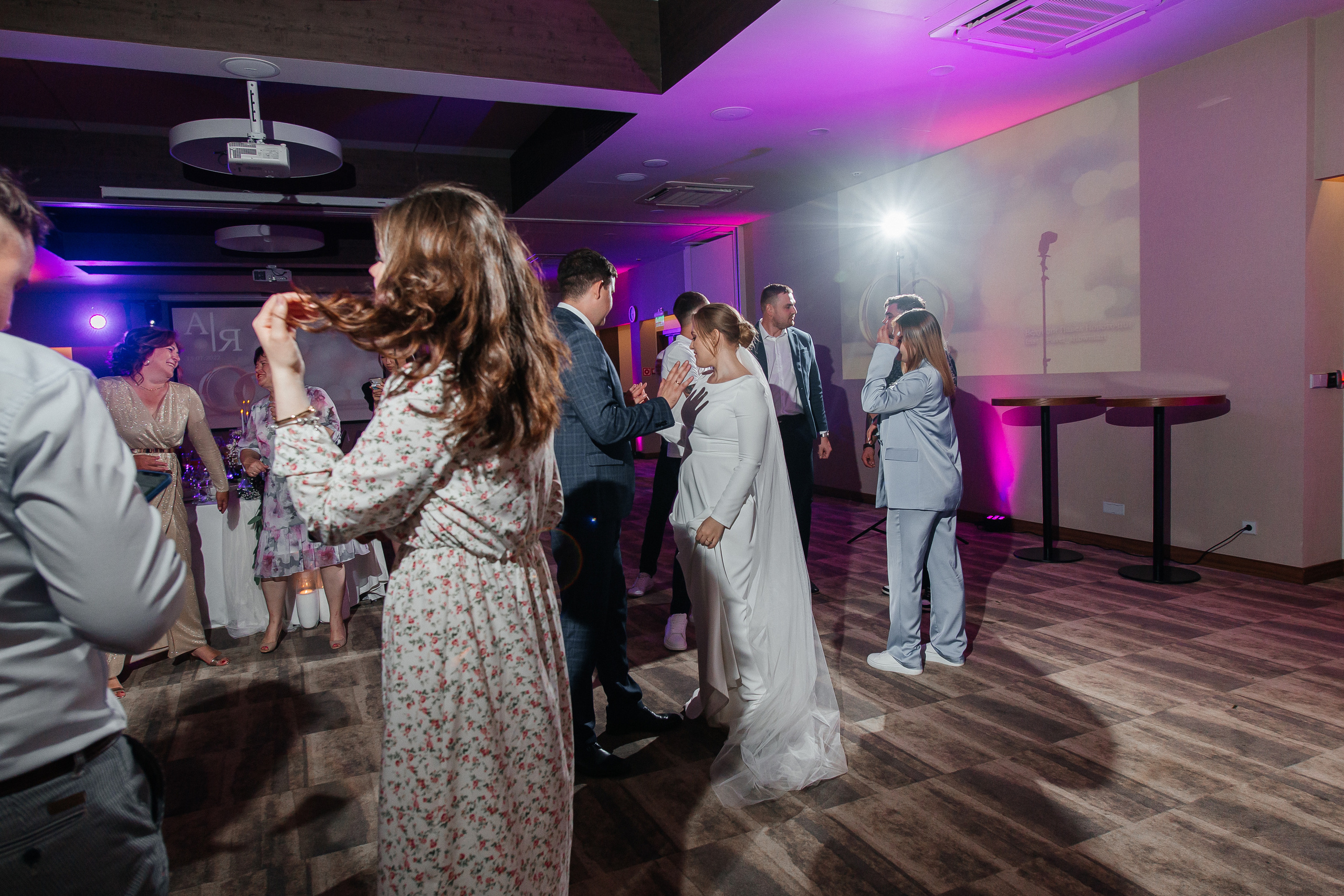 Александр и Анастасия — стильный банкет в Hilton. Свадебный фотограф в Оренбурге Илья Володьков