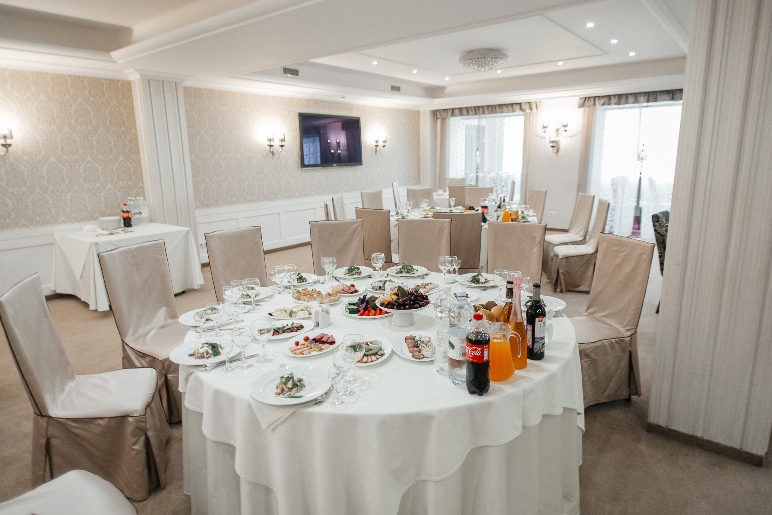 Максим и Екатерина — уютная свадьба в «Ладе». Свадебный фотограф в Оренбурге Илья Володьков