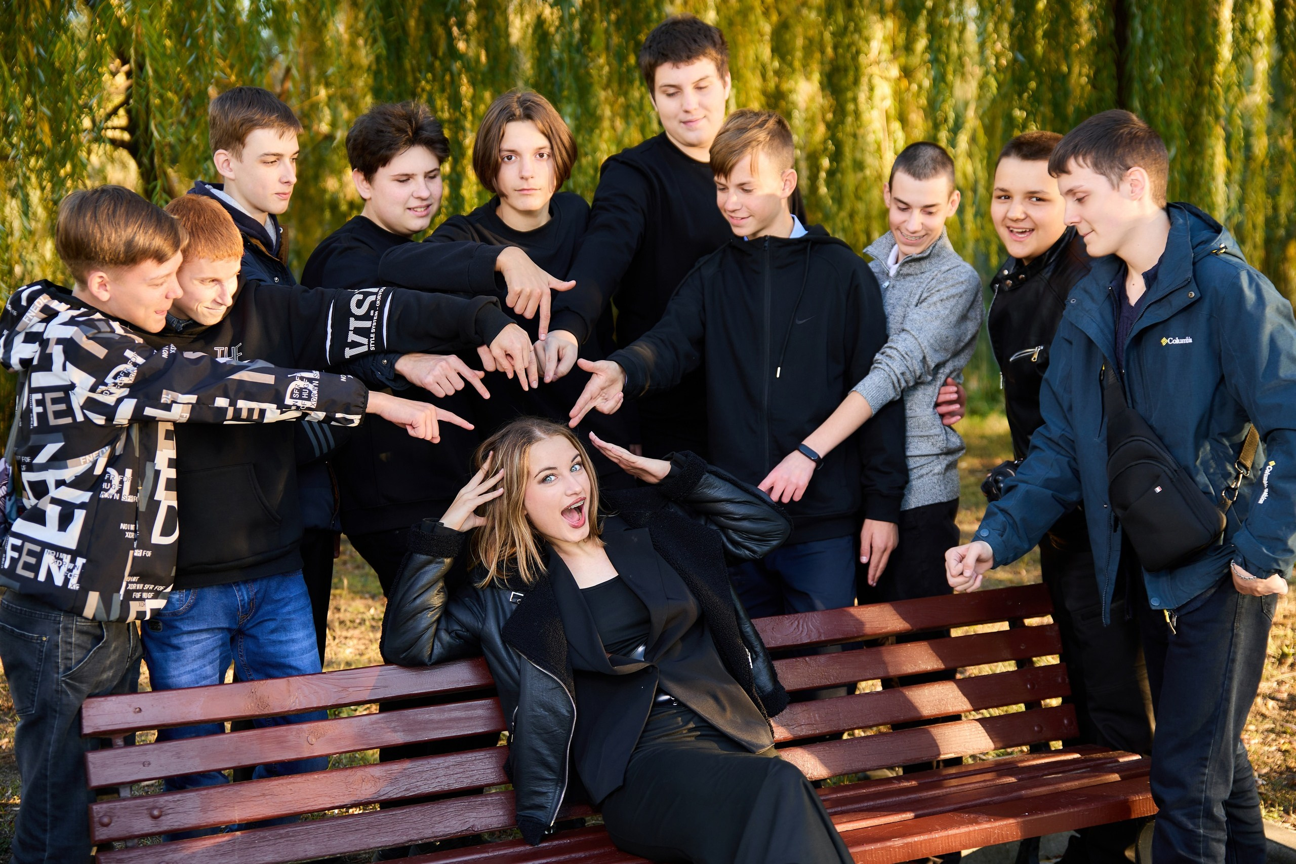 ШКОЛЬНИКИ. НАБЕРЕЖНАЯ. Фотограф Татаринов Андрей (Донецк / Макеевка)