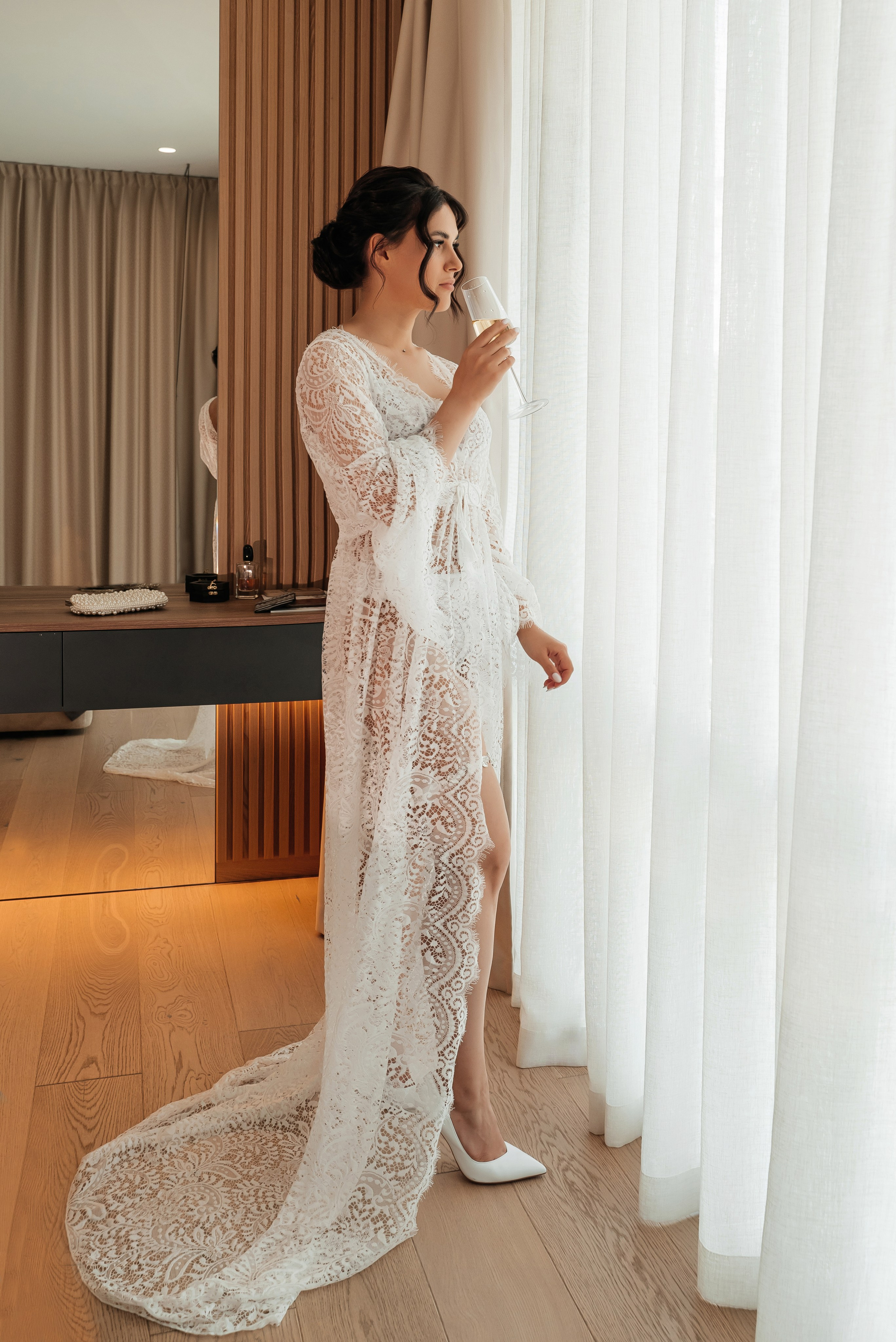 Полный летний свадебный день, прогулка на природе и в городе. Свадебный фотограф Елена Рякина