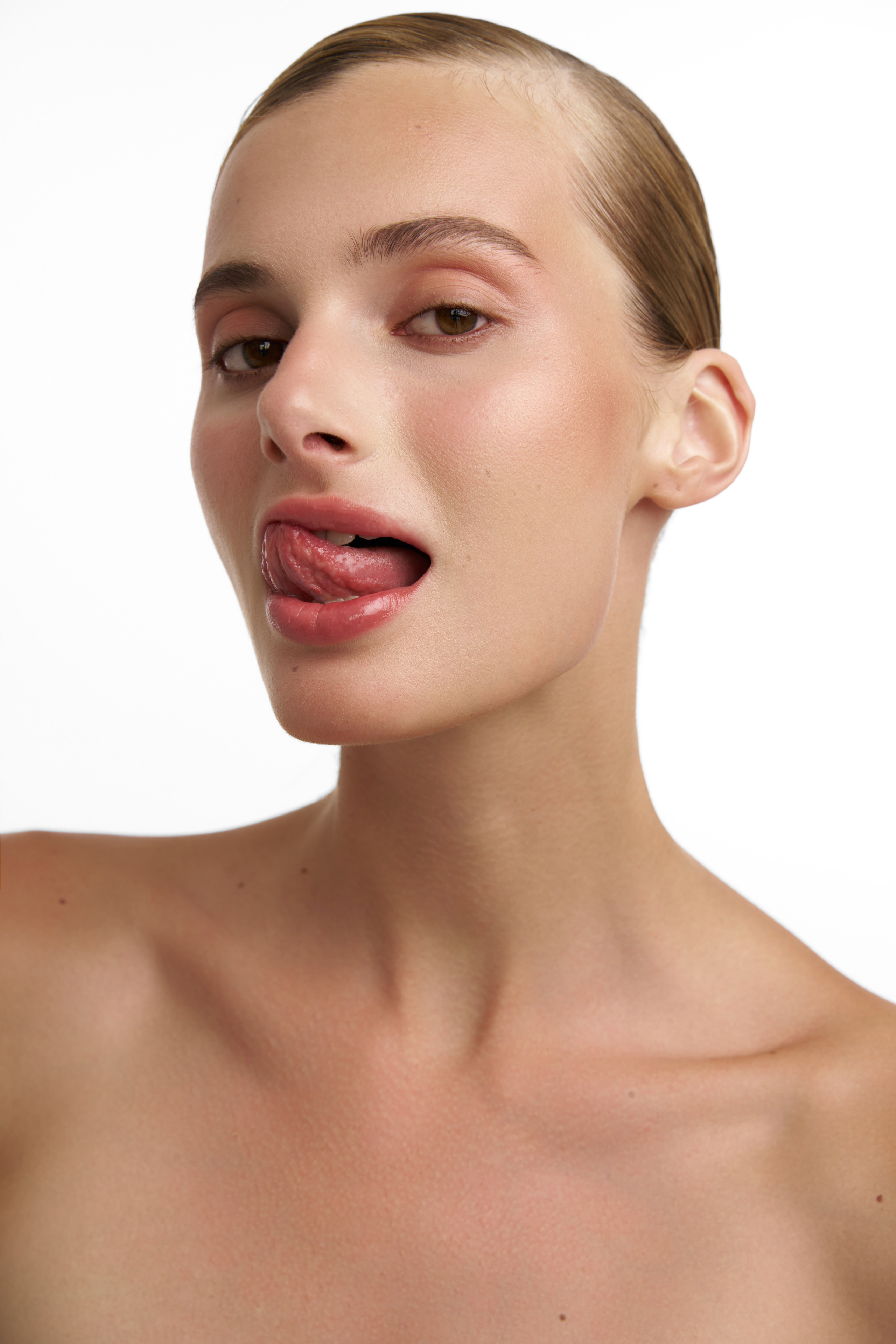 Бьюти. Фотограф для брендов одежды и маркетплейсов в Москве Рита Винтер