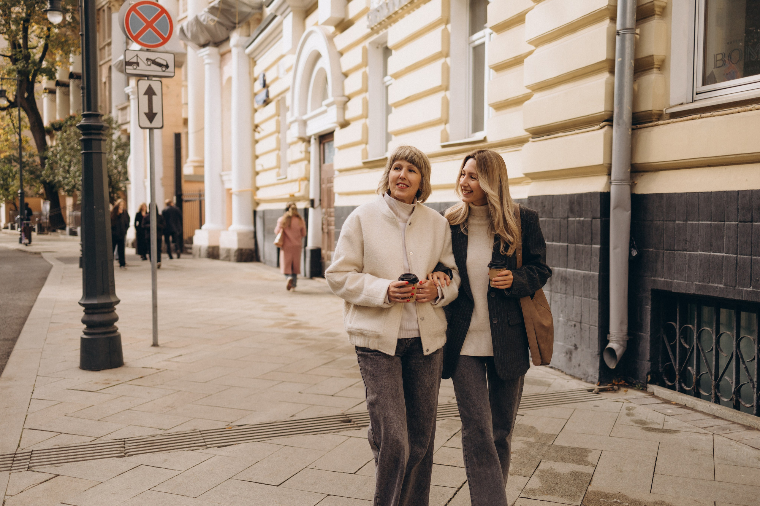 Прогулка мамы с дочкой. Семейный фотограф в Москве Аникина Наталья