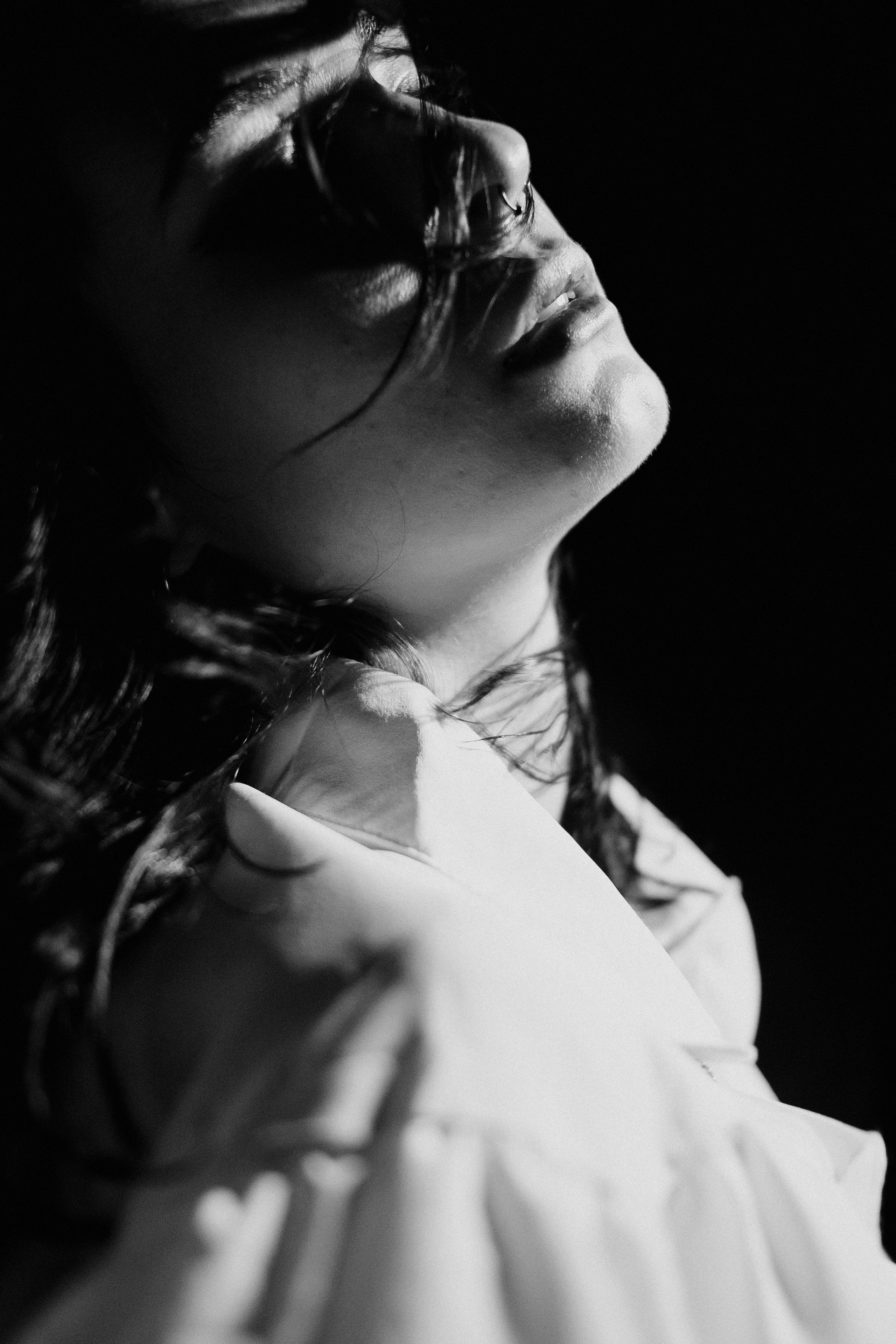 Съёмка у моря с оленьими рогами