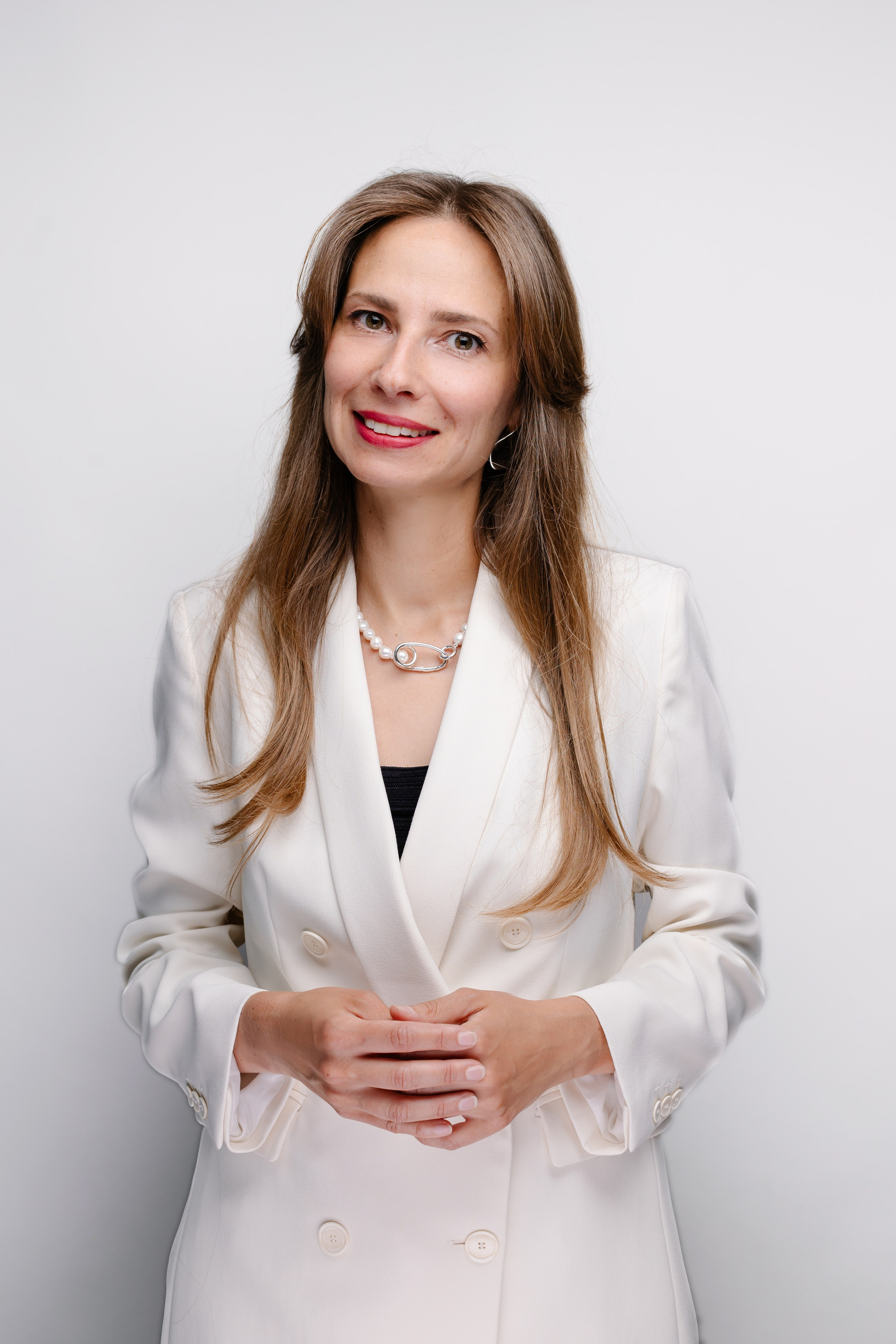 Professionelle Fotos für Bewerbung, LinkedIn und berufliche Profile. Fotografin in München Dasha Antipina