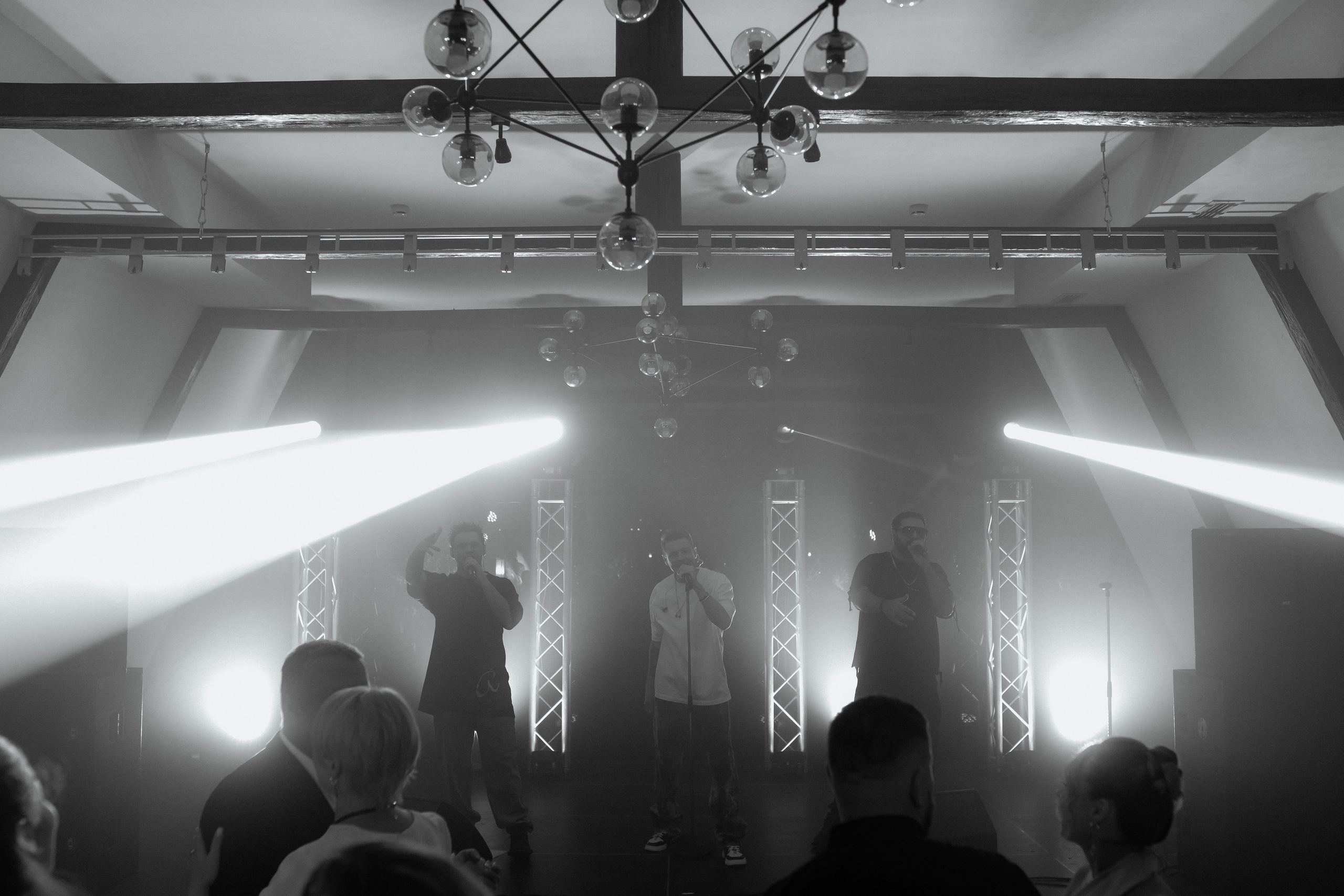 «С днем Рождения, Вика» группа «Корни»