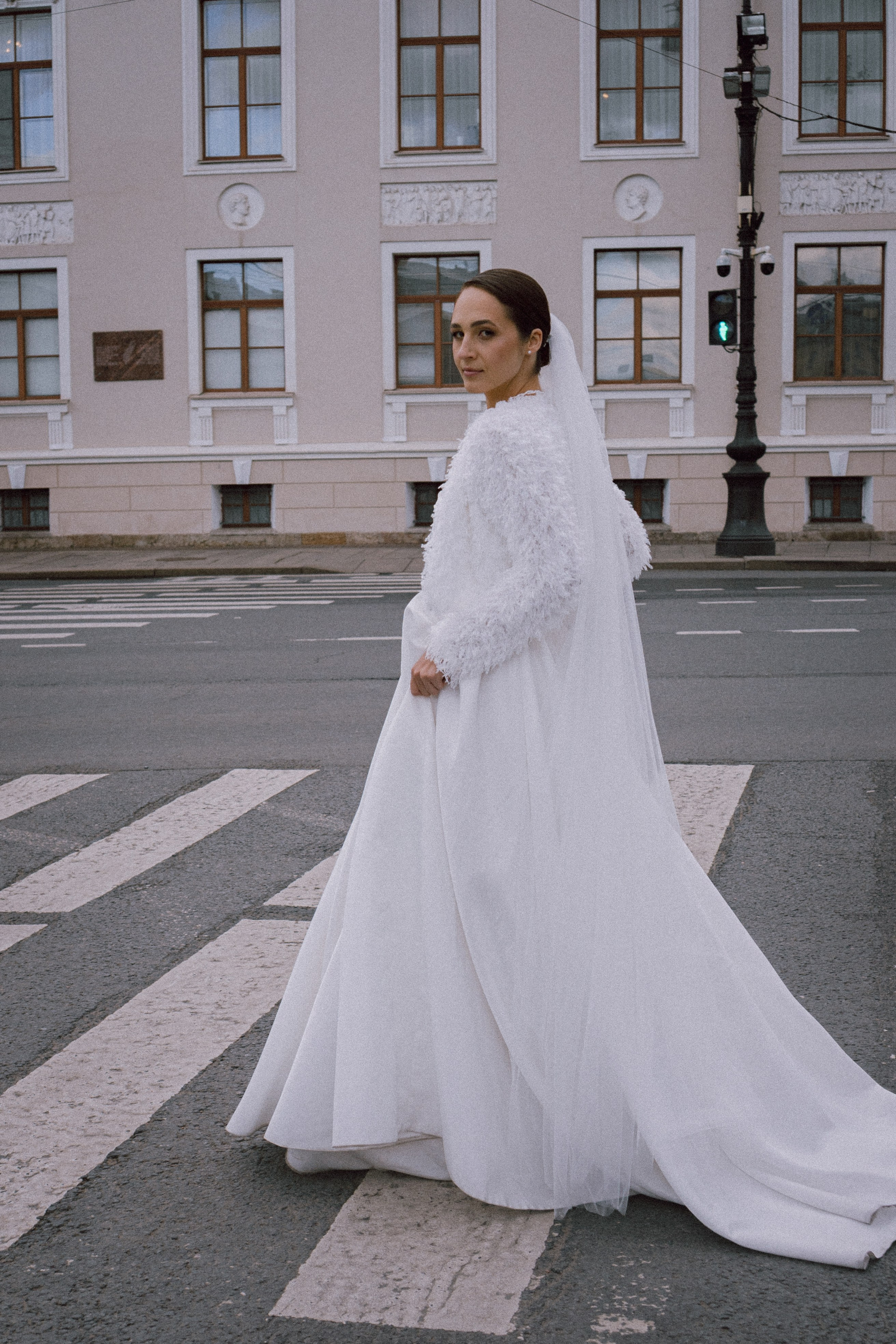 СВАДЕБНАЯ ПРОГУЛКА В САНТК-ПЕТЕРБУРГЕ (ИСАКИЕВСКИЙ СОБОР, ЗИМНЯЯ КАНАВКА, ЭРМИТАЖ И БОЛЬШАЯ МОРСКАЯ УЛИЦА). Профессиональный фотограф, Санкт-Петербург — Виктория Богомолова