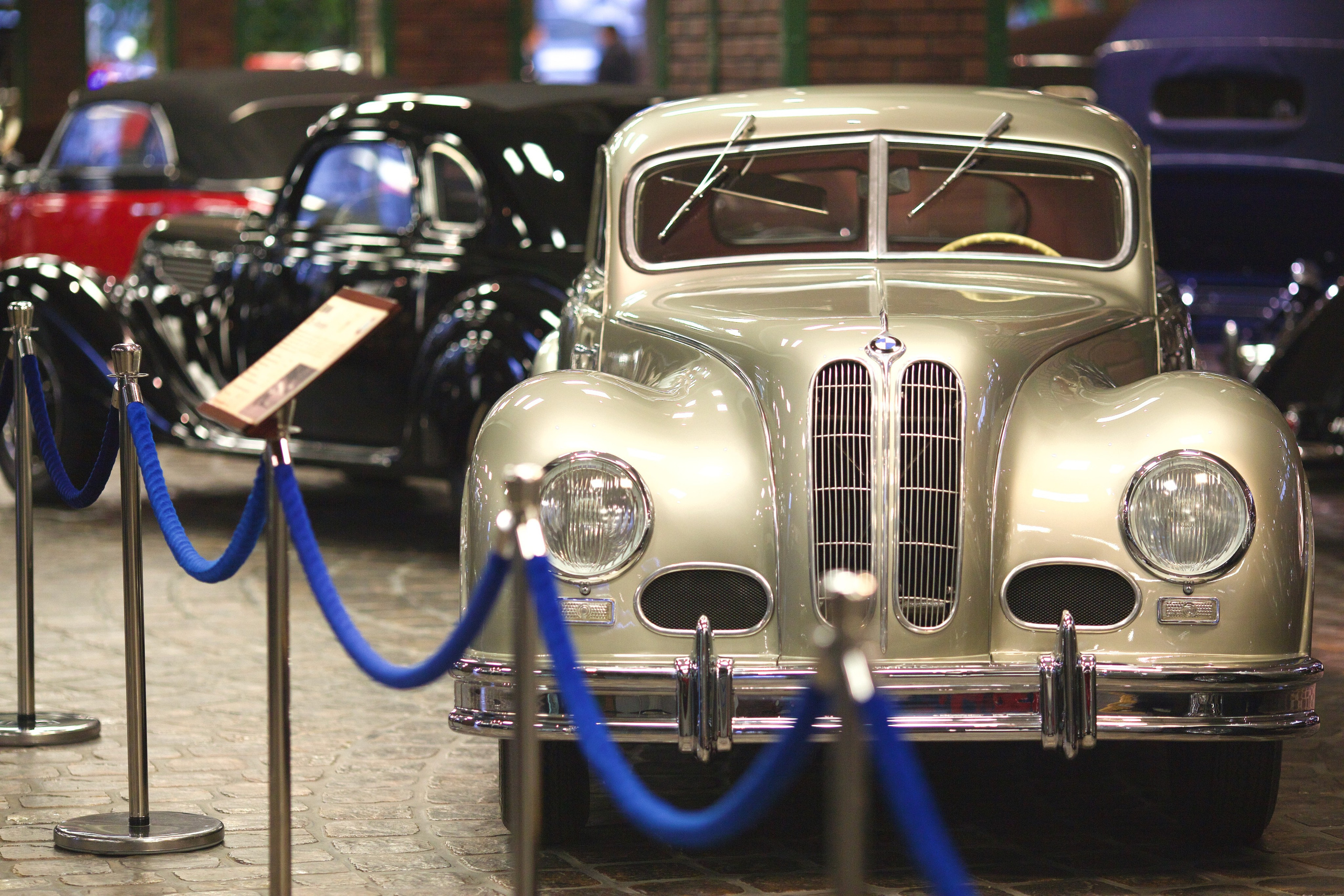 Музей Техники Вадима Задорожного. Школьные выпускные альбомы в Москве Марина Николаева