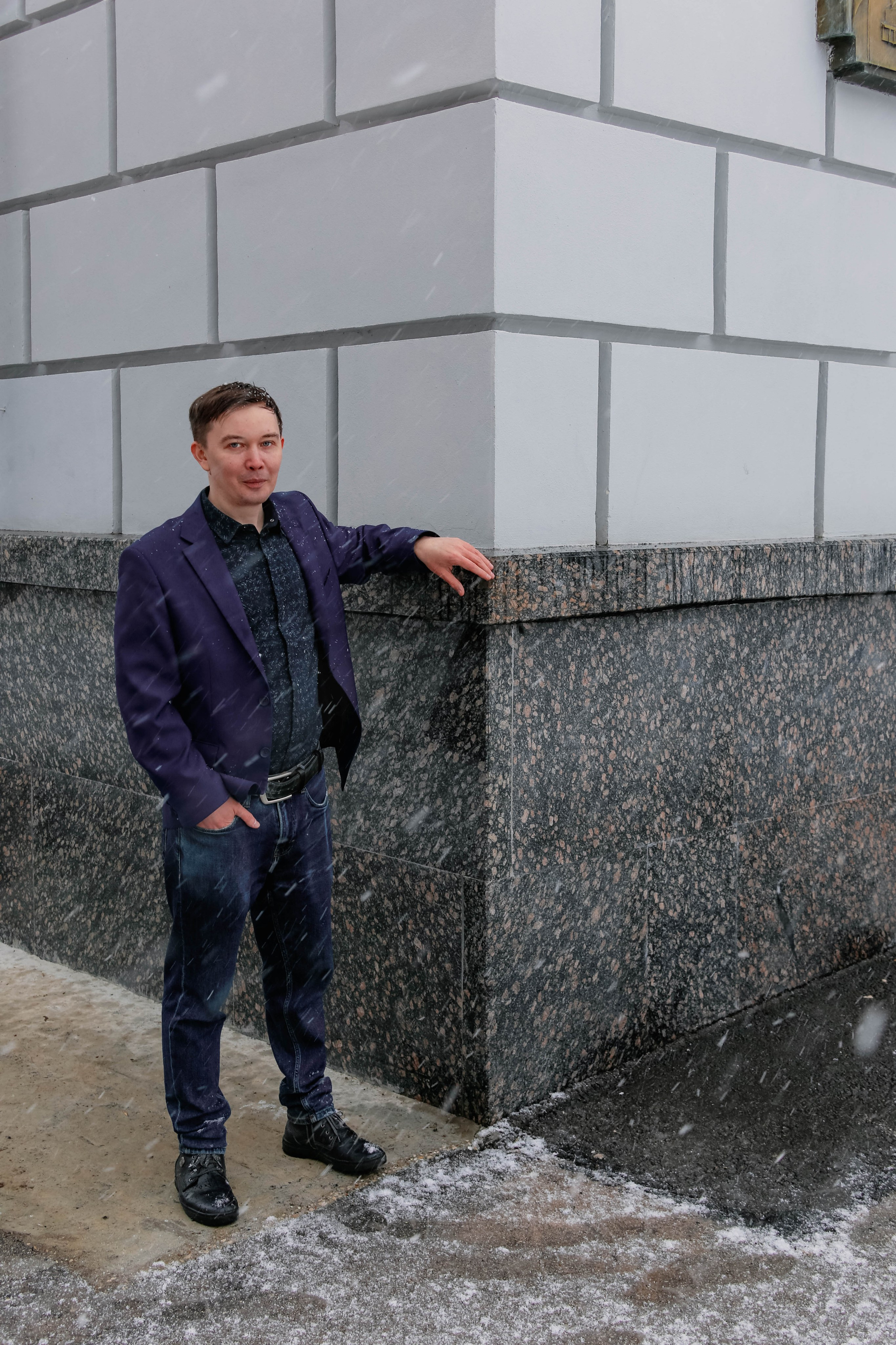 Фотограф Никита на улице. Фотограф Пермь. Фотосессия в фотостудии Перми и на свежем воздухе