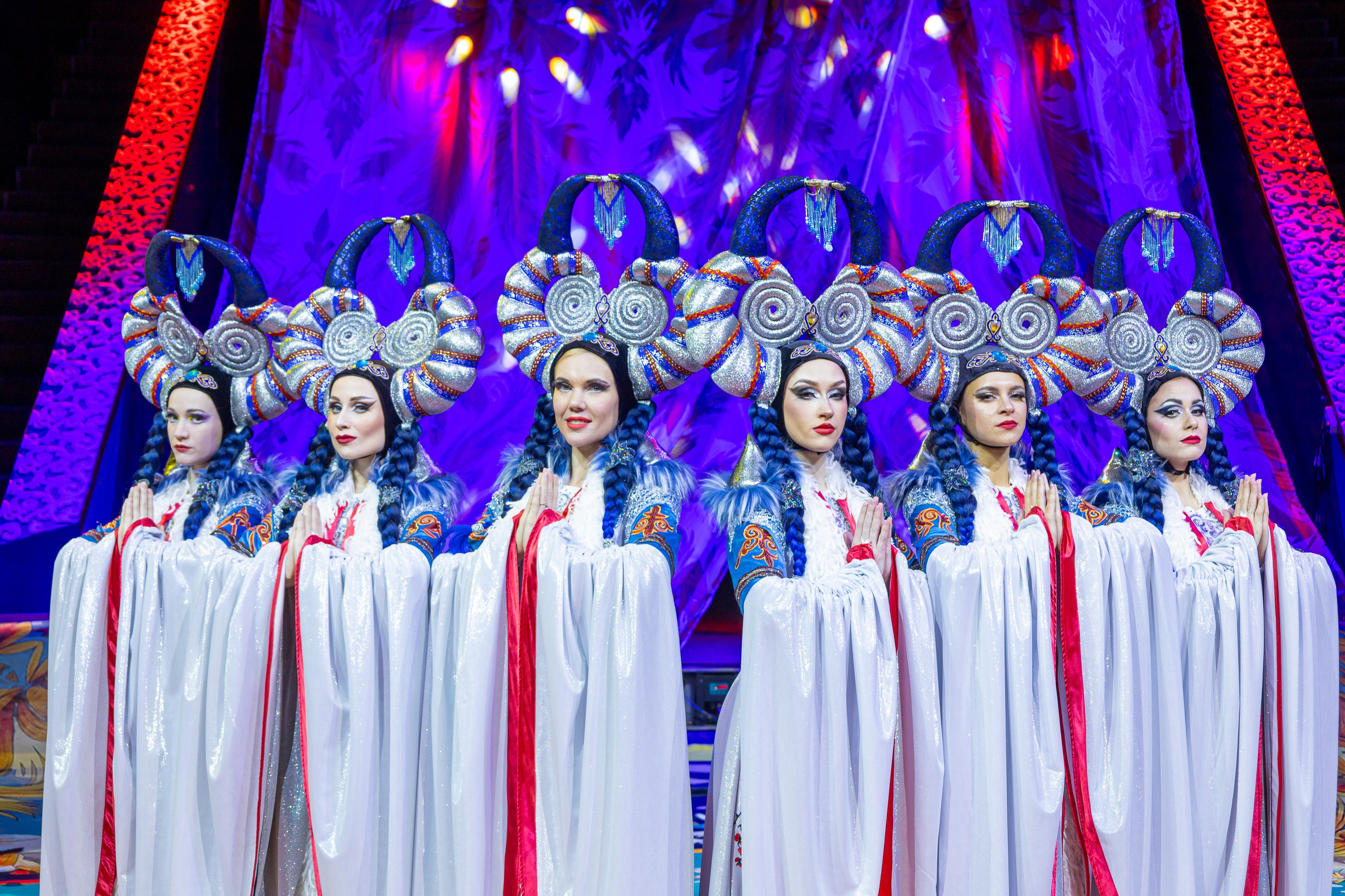 Цирк Жар Птица. Афиша. Семейный и Свадебный фотограф в Сочи