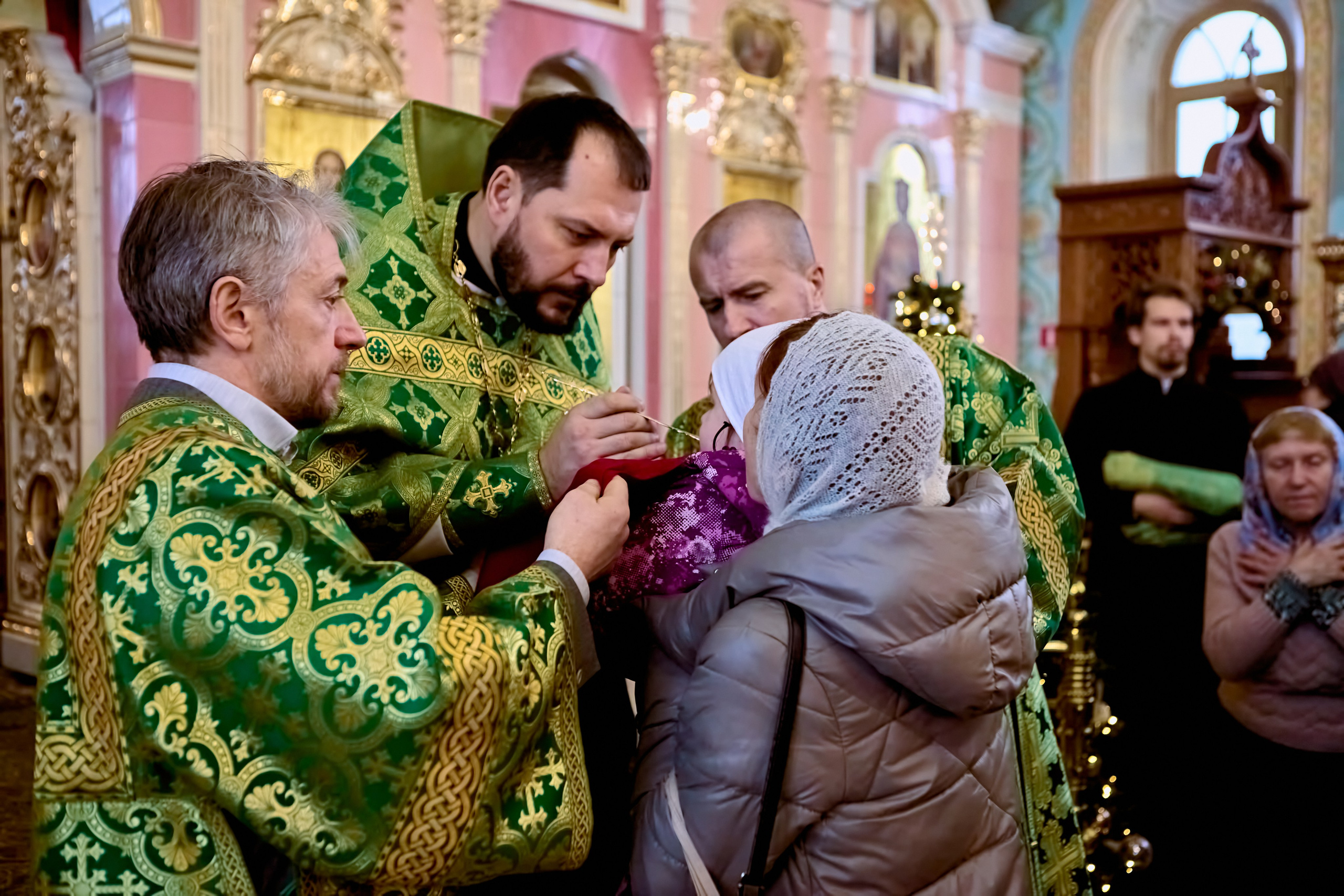 Причастие прихожан Святыми Тела и Крови Господа нашего Иисуса Христа