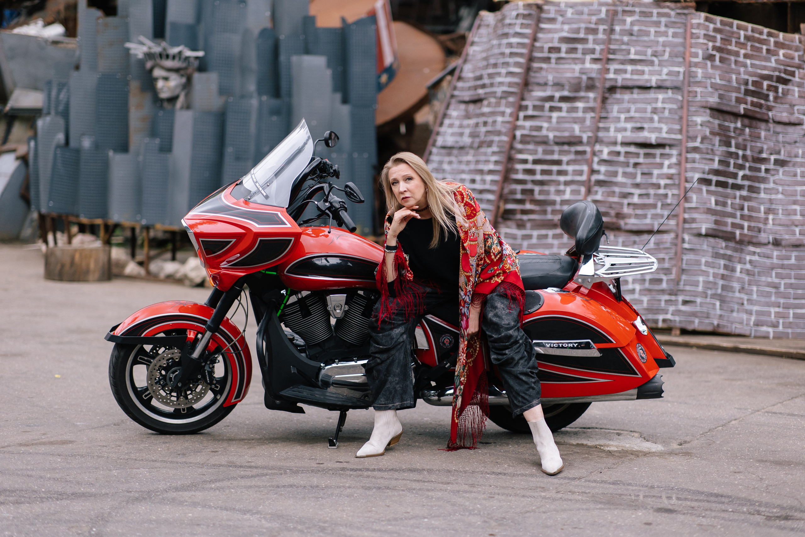 Фотосессия «Танцы с волками» в байк центре Ночных волков. Коллекционер и искусствовед Олеся Ястребова