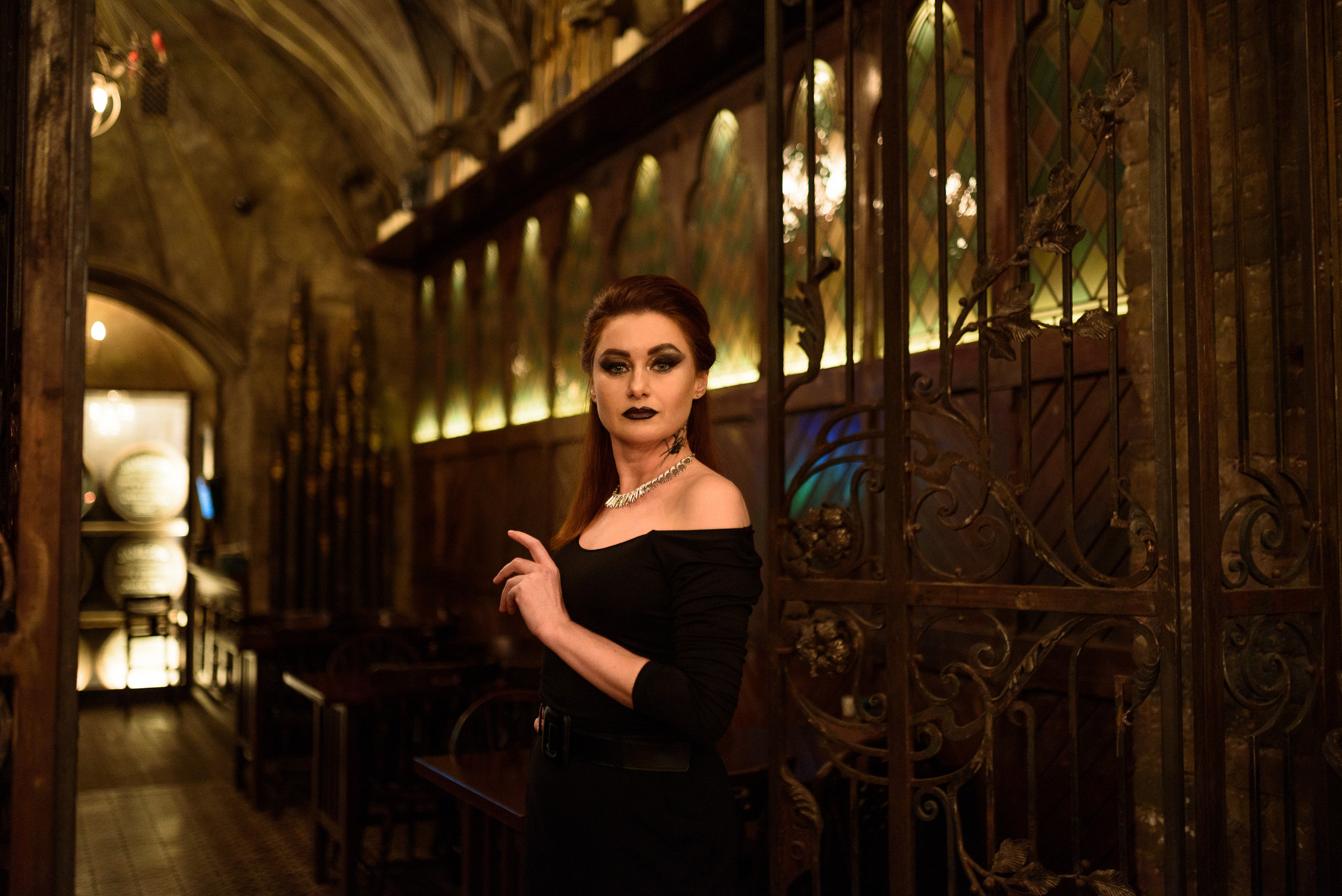 Илона. Съёмка в стиле Хэллоуин в Black swan pub. Semerlina.ru