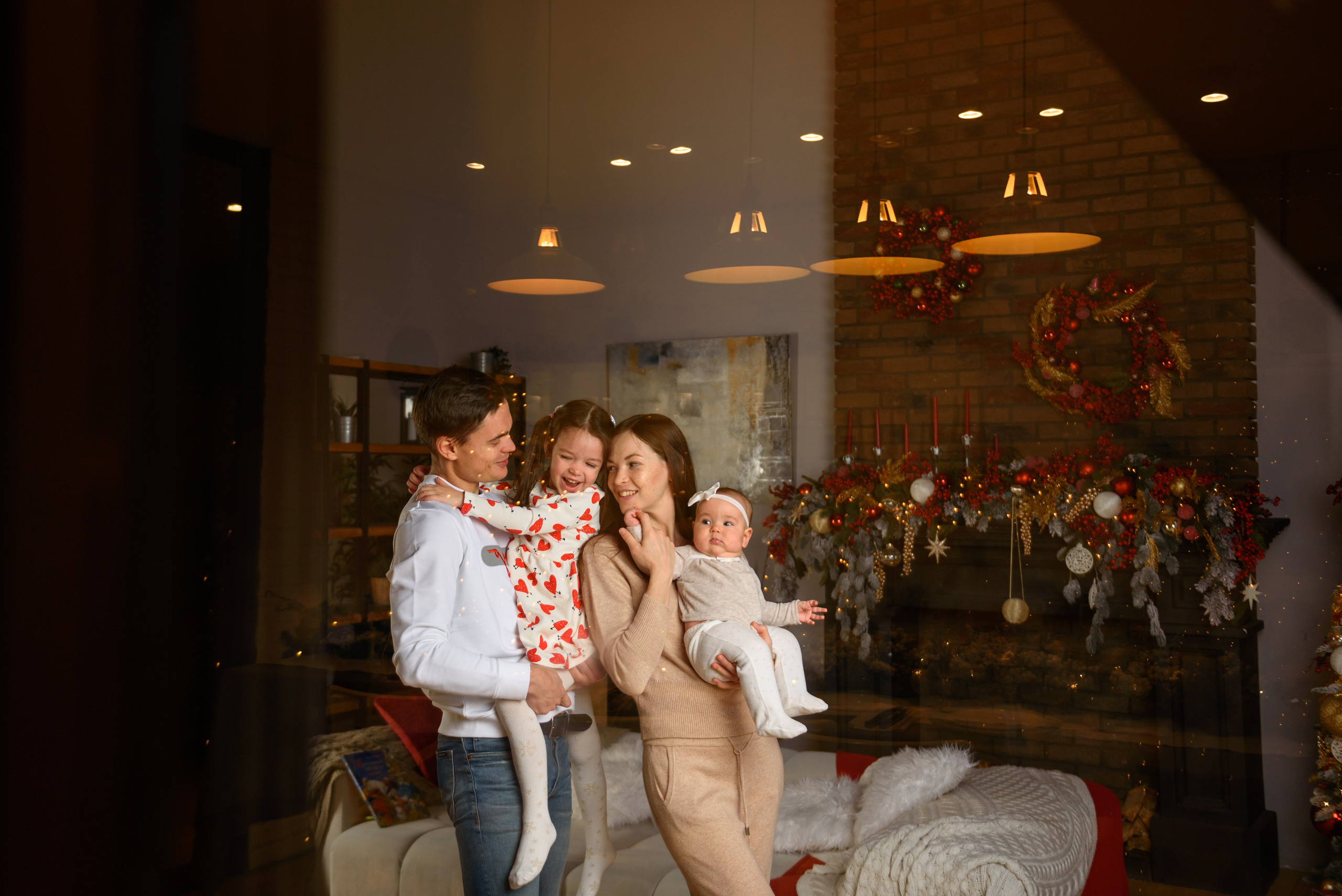 Новогодняя семейная фотосессия ф зале Атлант, фотостудия Мимика. Semerlina.ru
