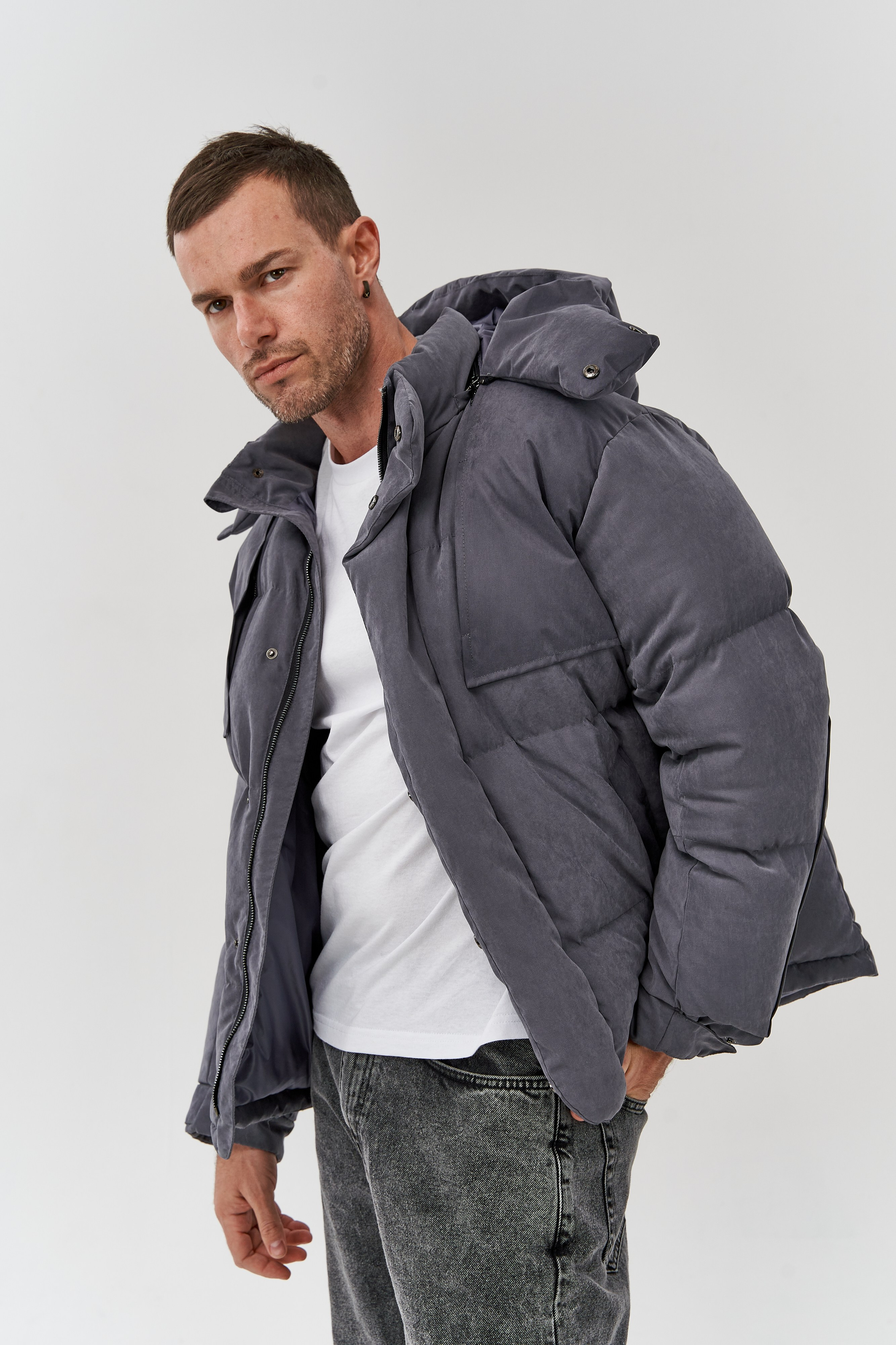Мужская куртка. Фотограф для маркетплейсов в Москве
