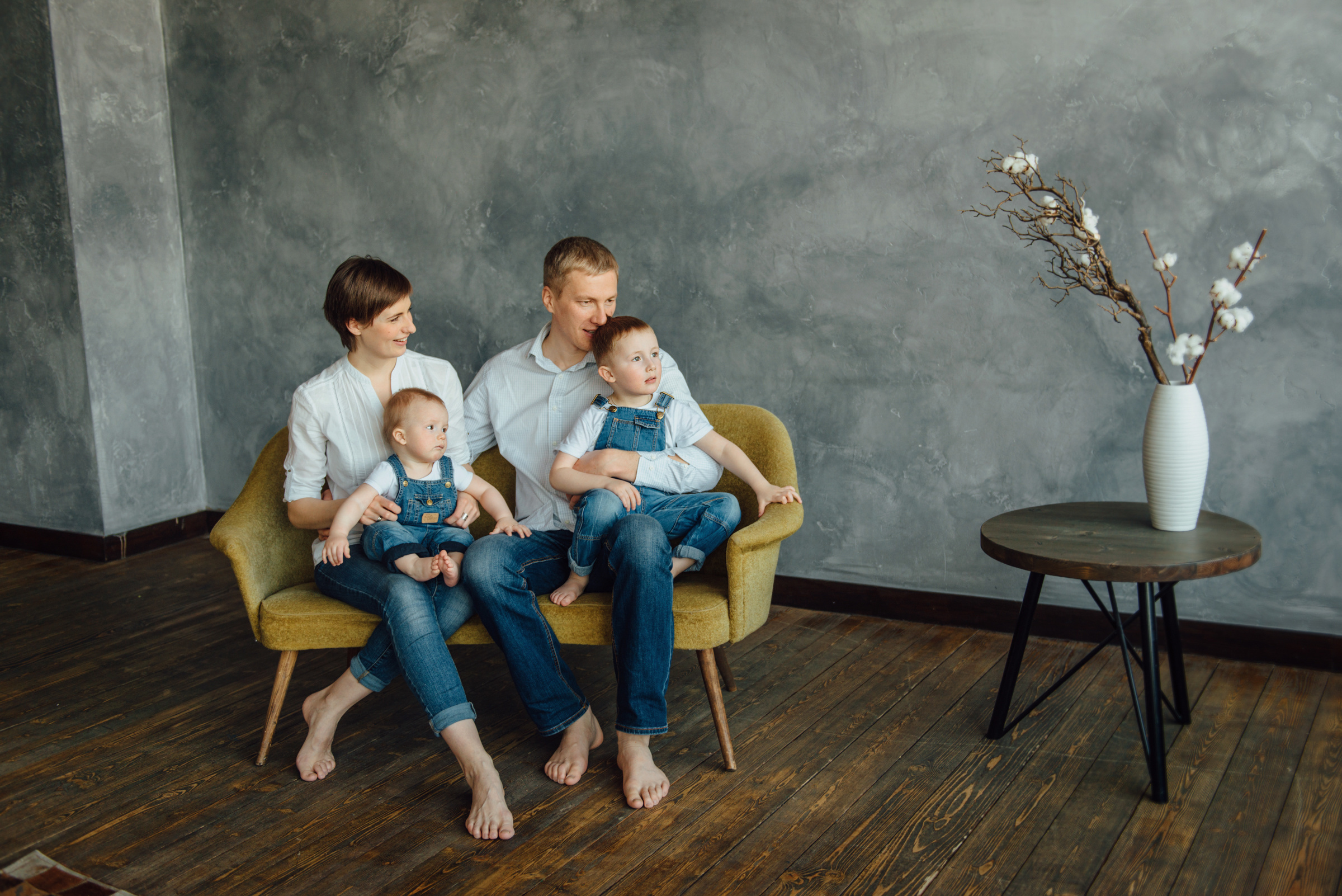 семейная фотосессия в фотостудии