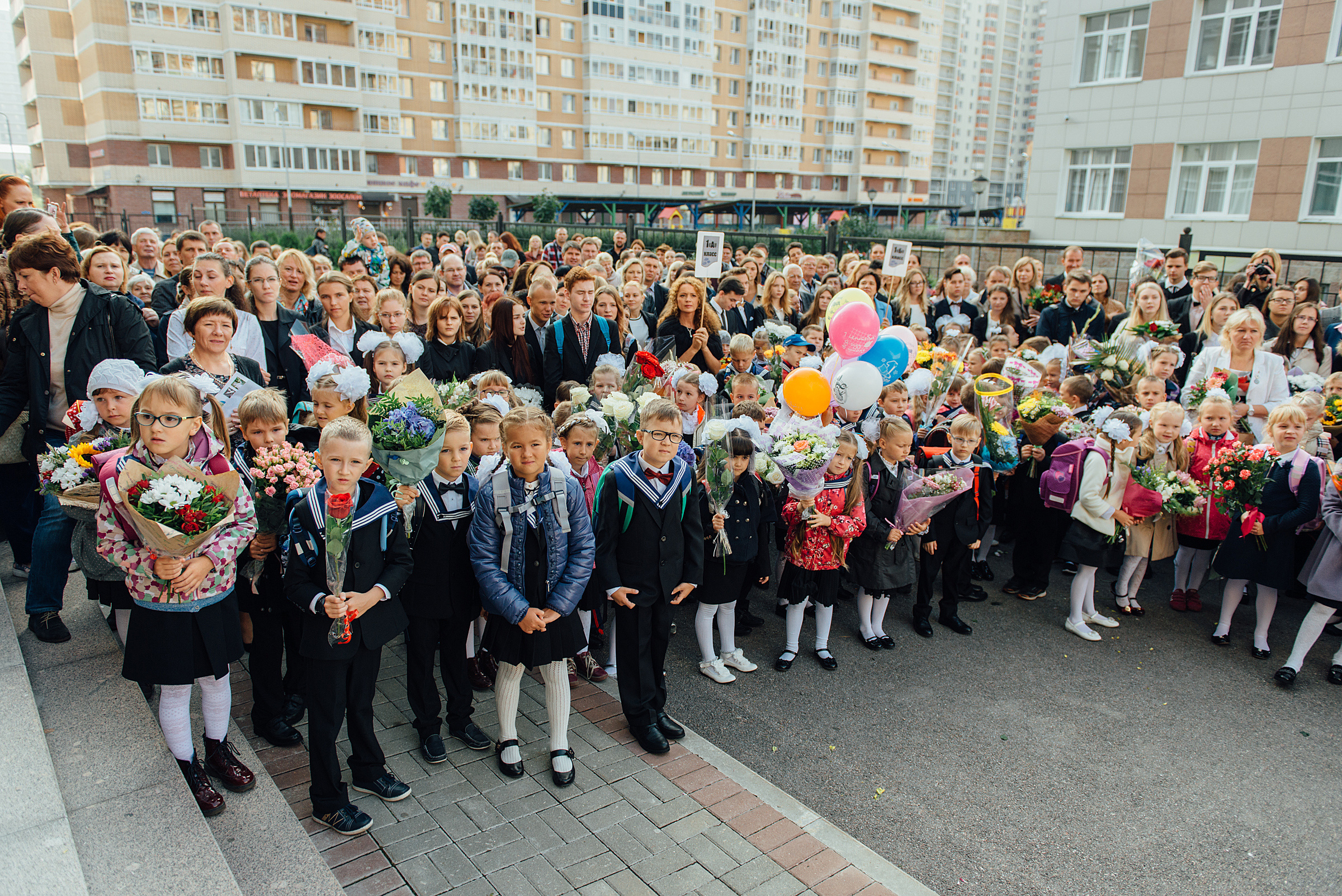 Фотограф на 1-е сентября, фотосъёмка 1-го сентября. Свадебный фотограф в Санкт-Петербурге Венера Ахметова