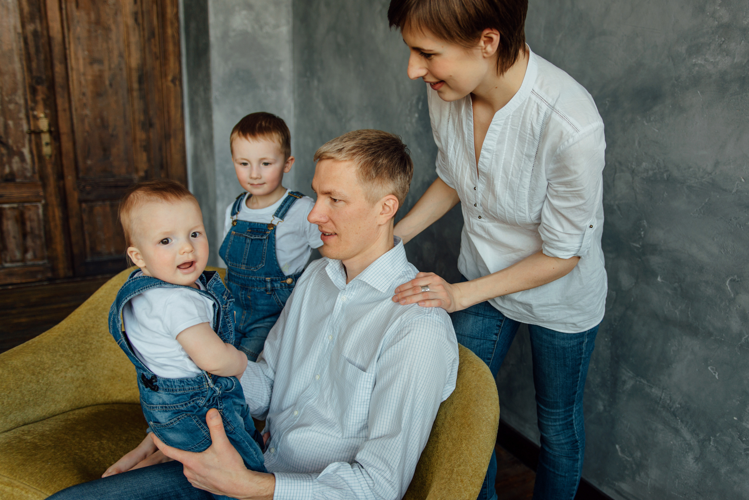 семейная фотосессия в фотостудии