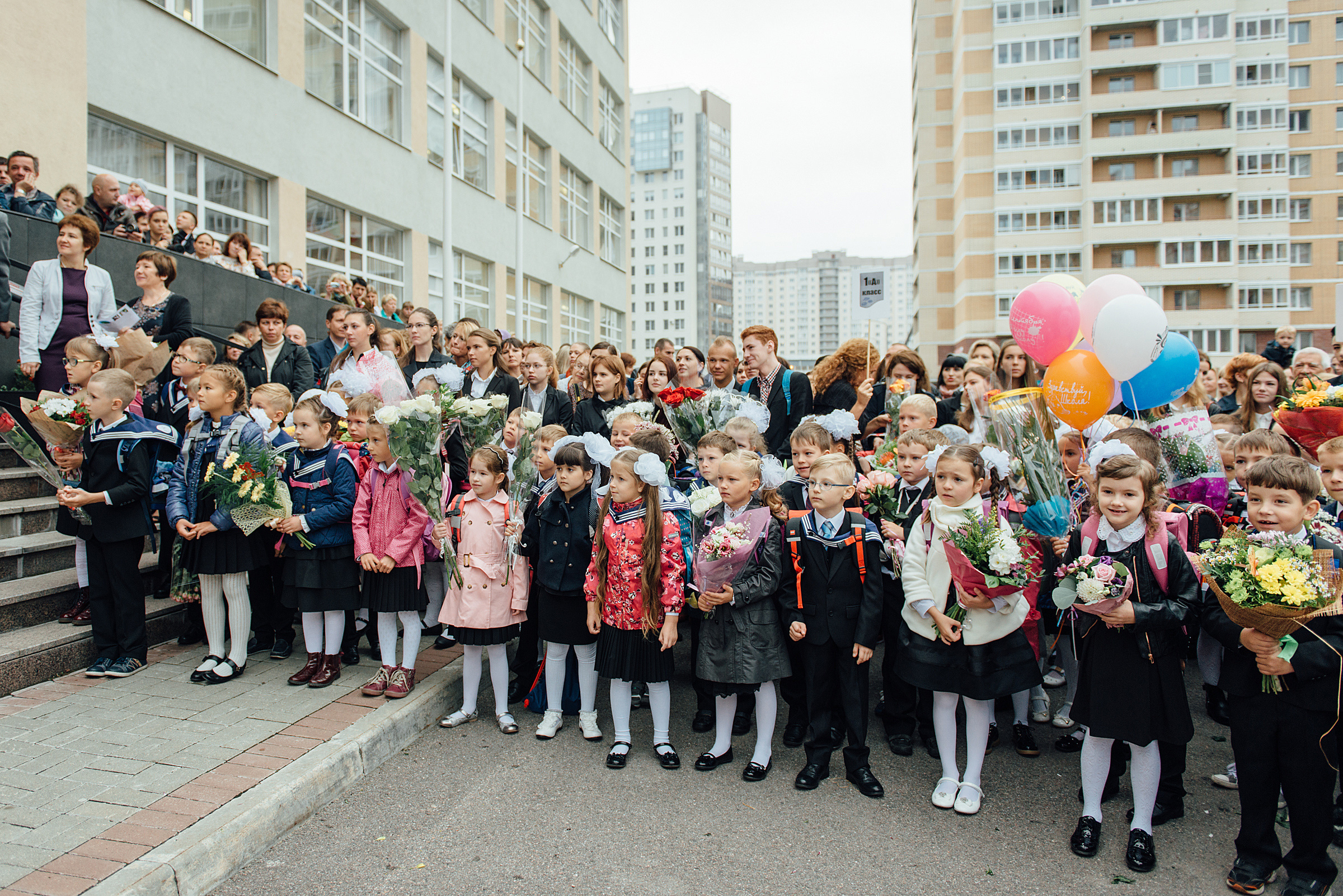Фотограф на 1-е сентября, фотосъёмка 1-го сентября. Свадебный фотограф в Санкт-Петербурге Венера Ахметова