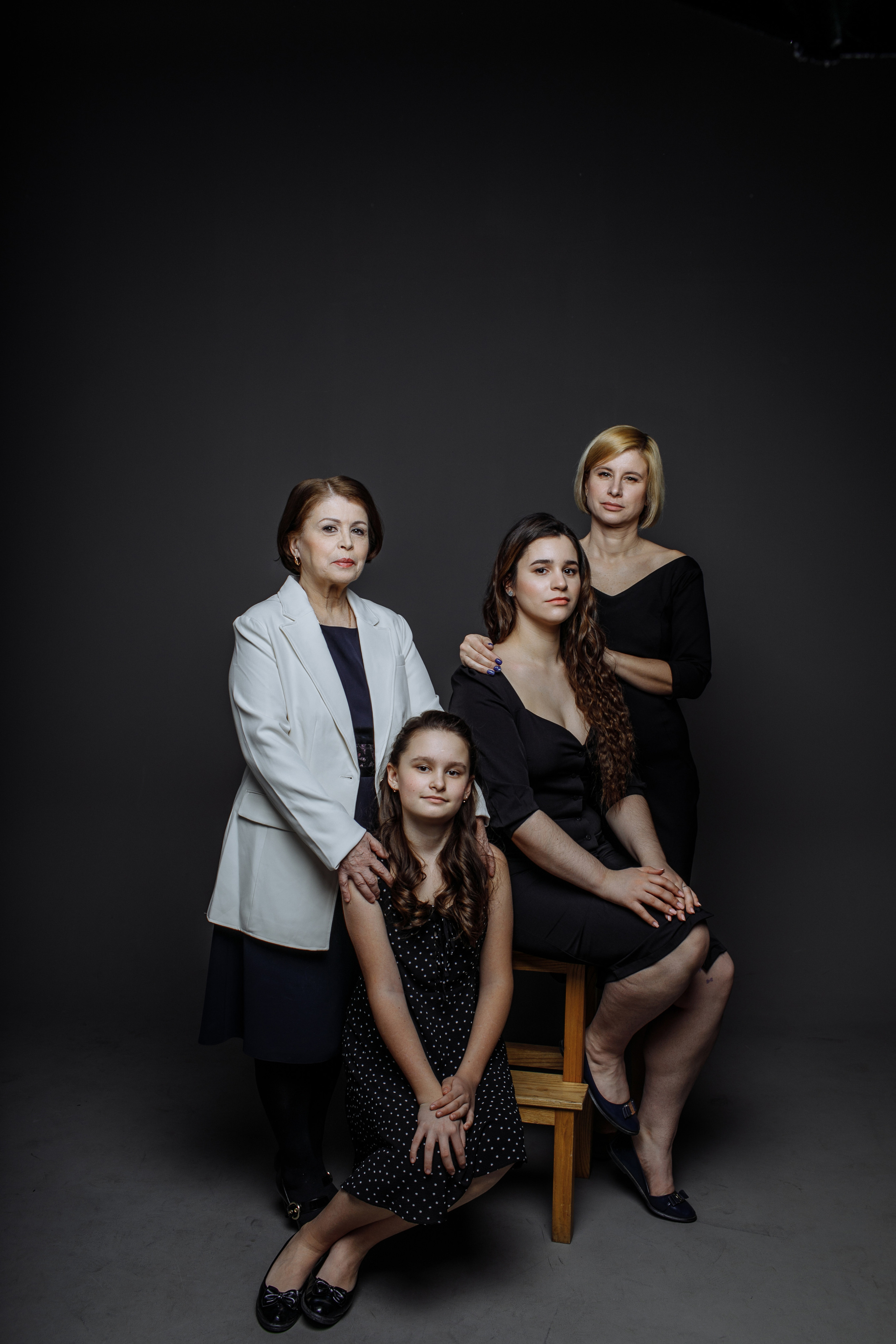 Три поколения женщин