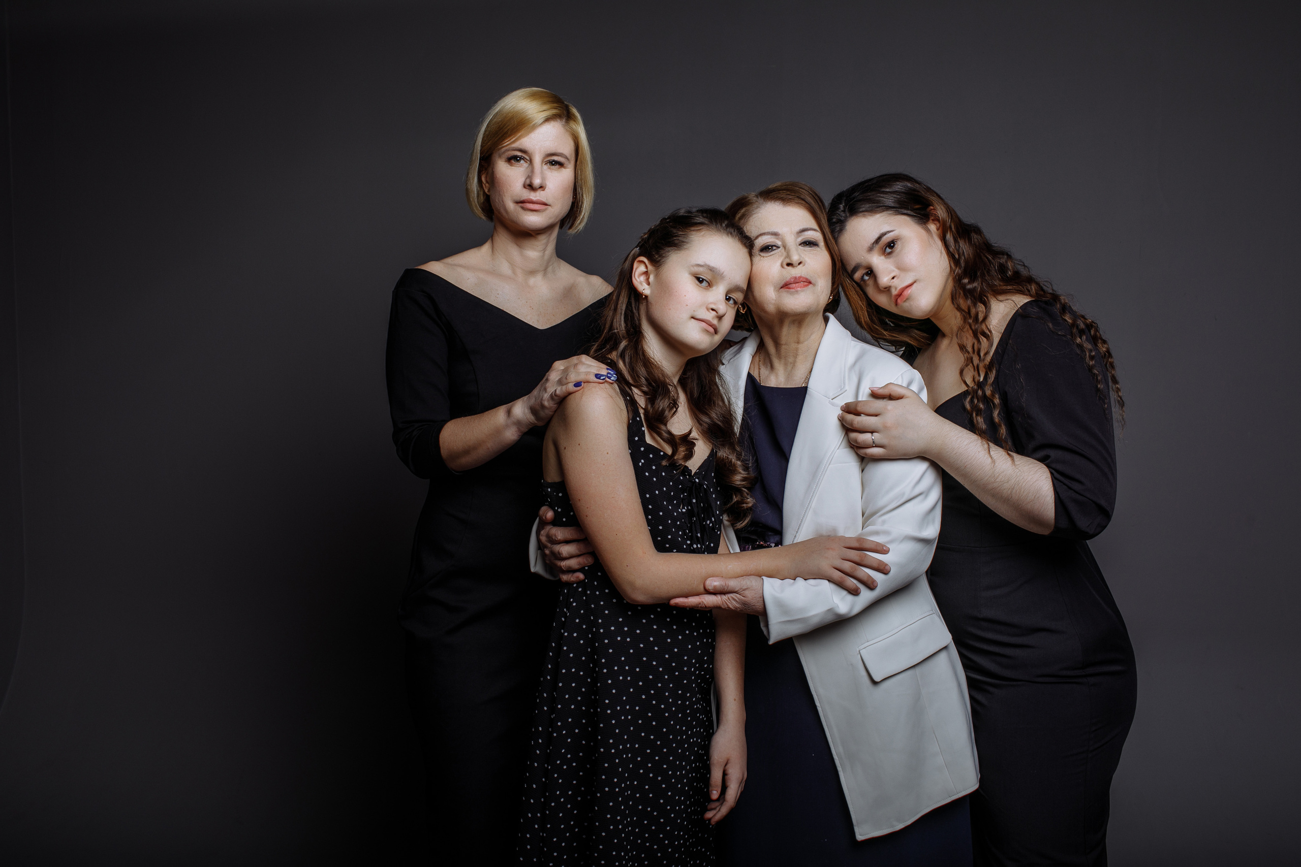 Три поколения женщин