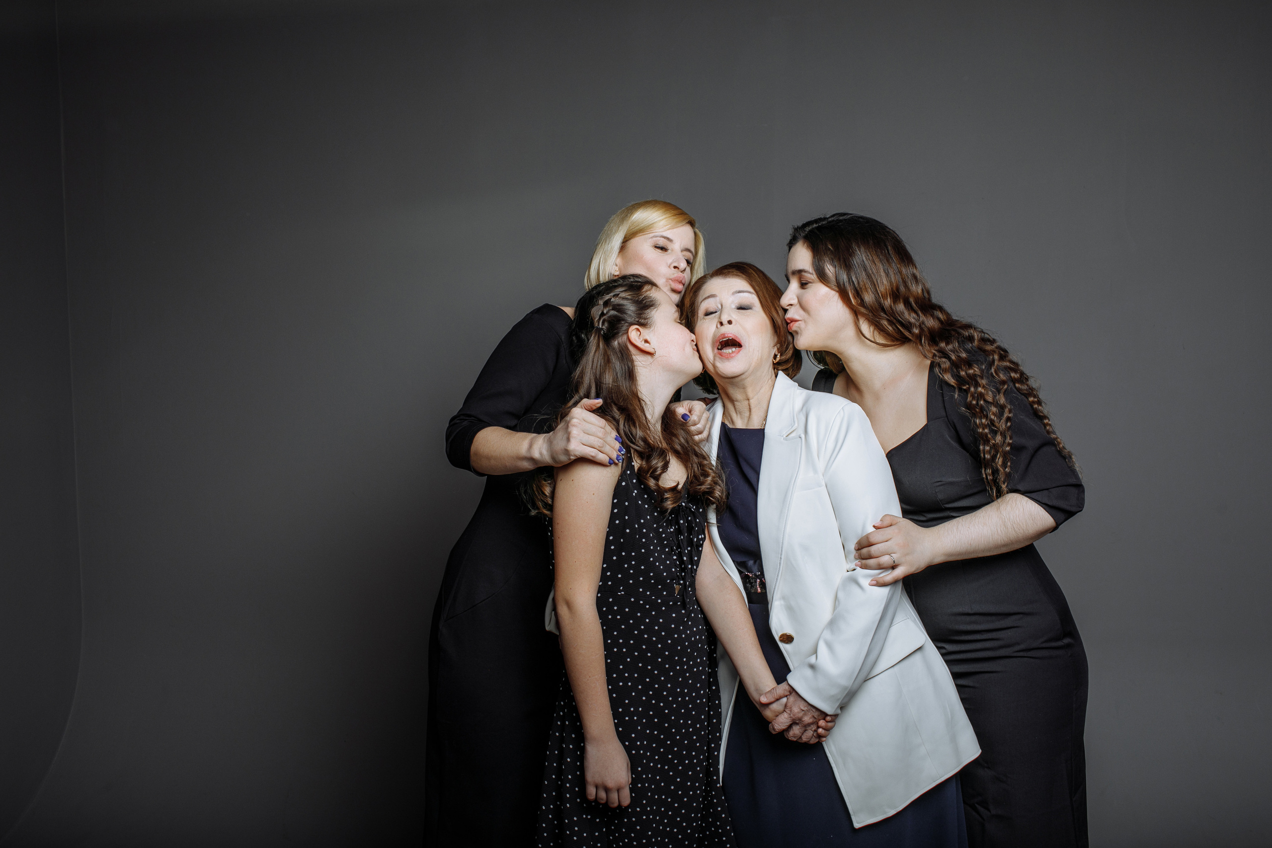 Три поколения женщин